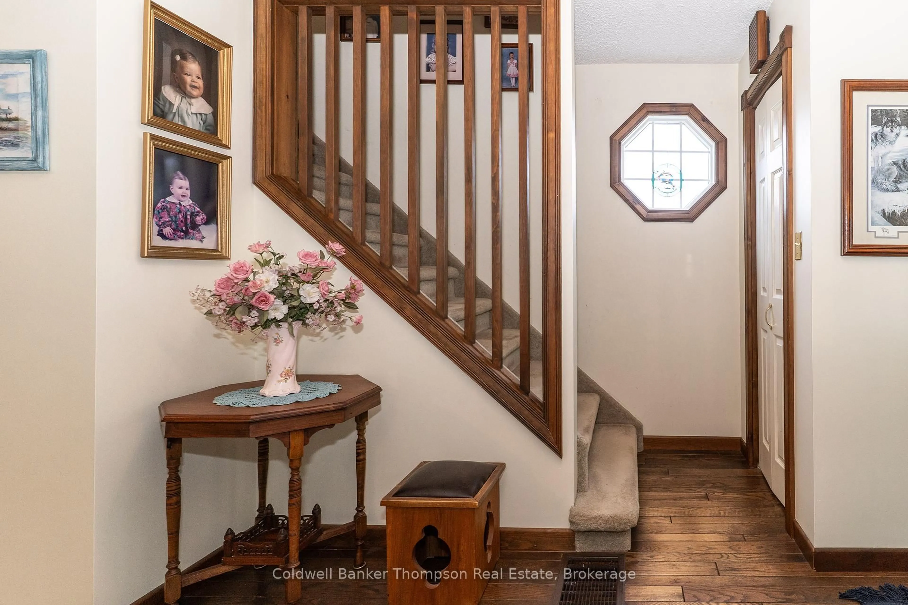 Indoor foyer for 3 Cliff Ave, Huntsville Ontario P1H 1G4