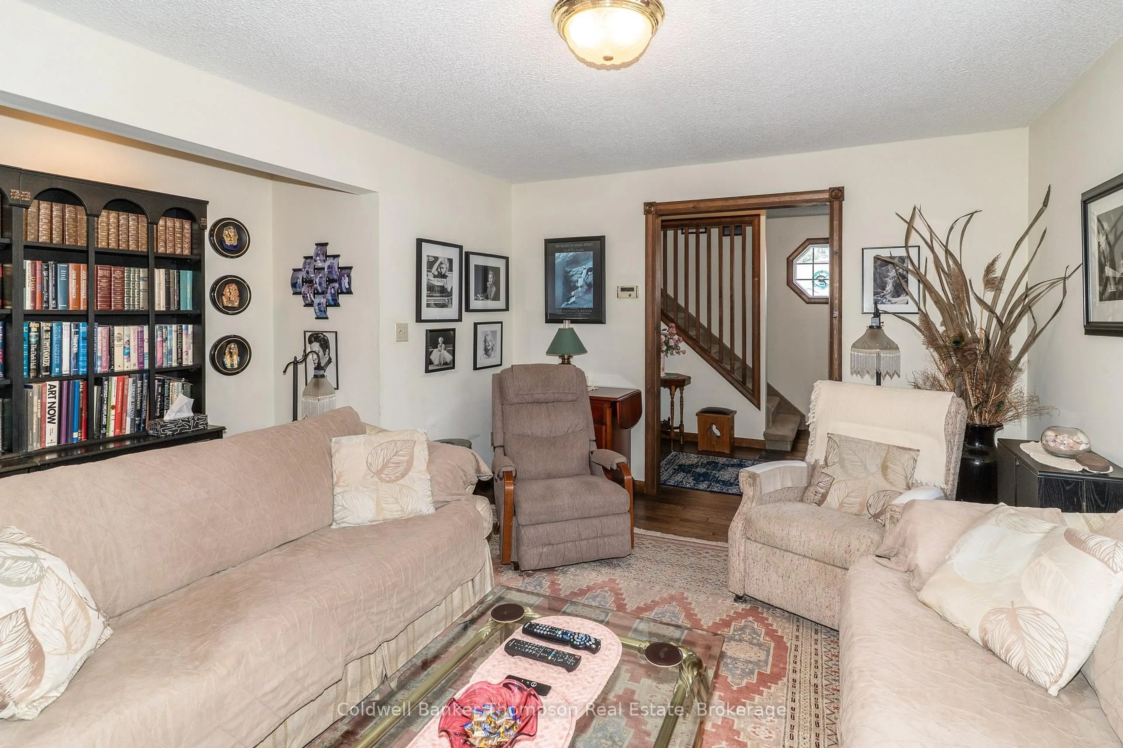 Living room with furniture, unknown for 3 Cliff Ave, Huntsville Ontario P1H 1G4