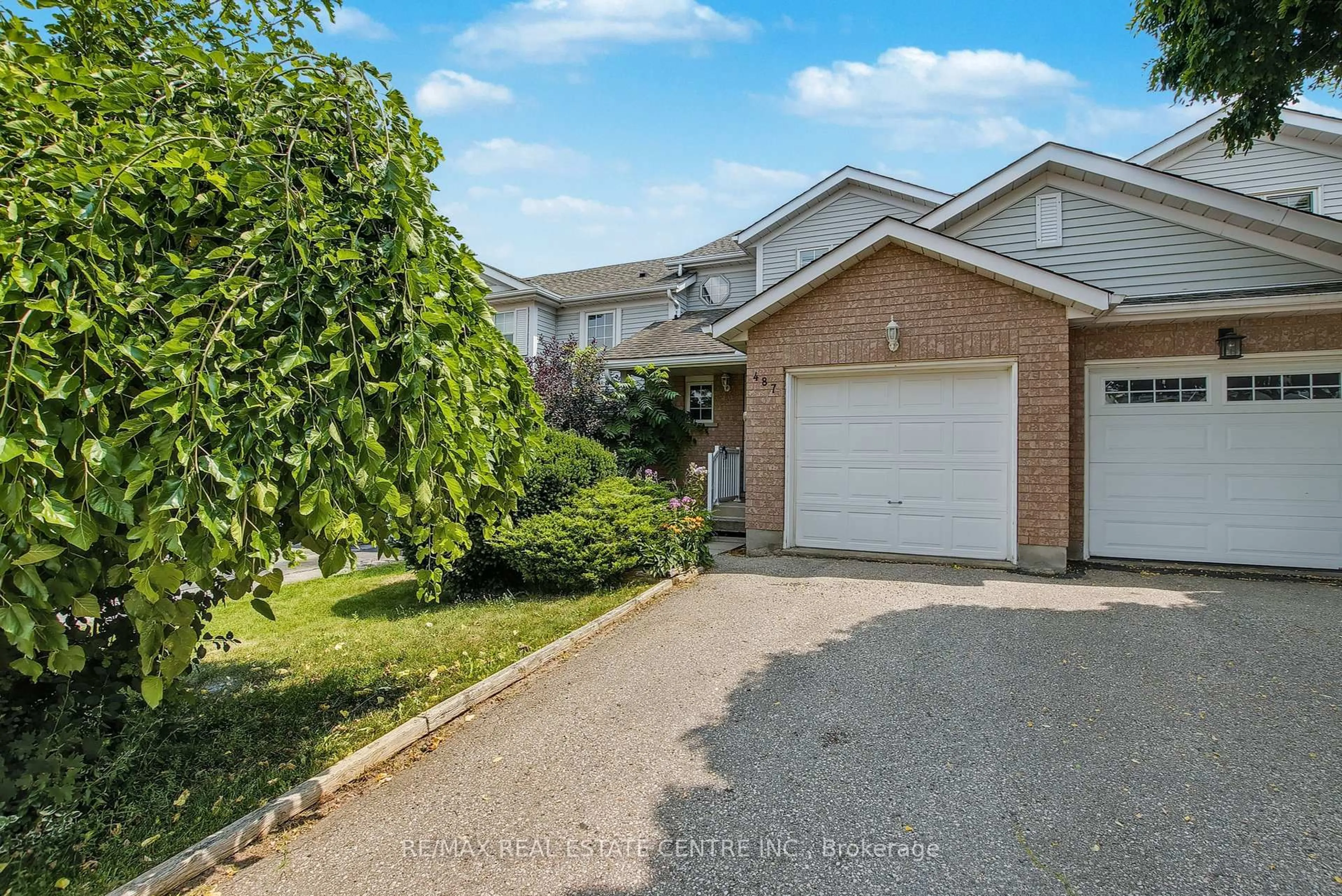 A pic from outside/outdoor area/front of a property/back of a property/a pic from drone, street for 487 Westforest Tr, Kitchener Ontario N2N 3J6