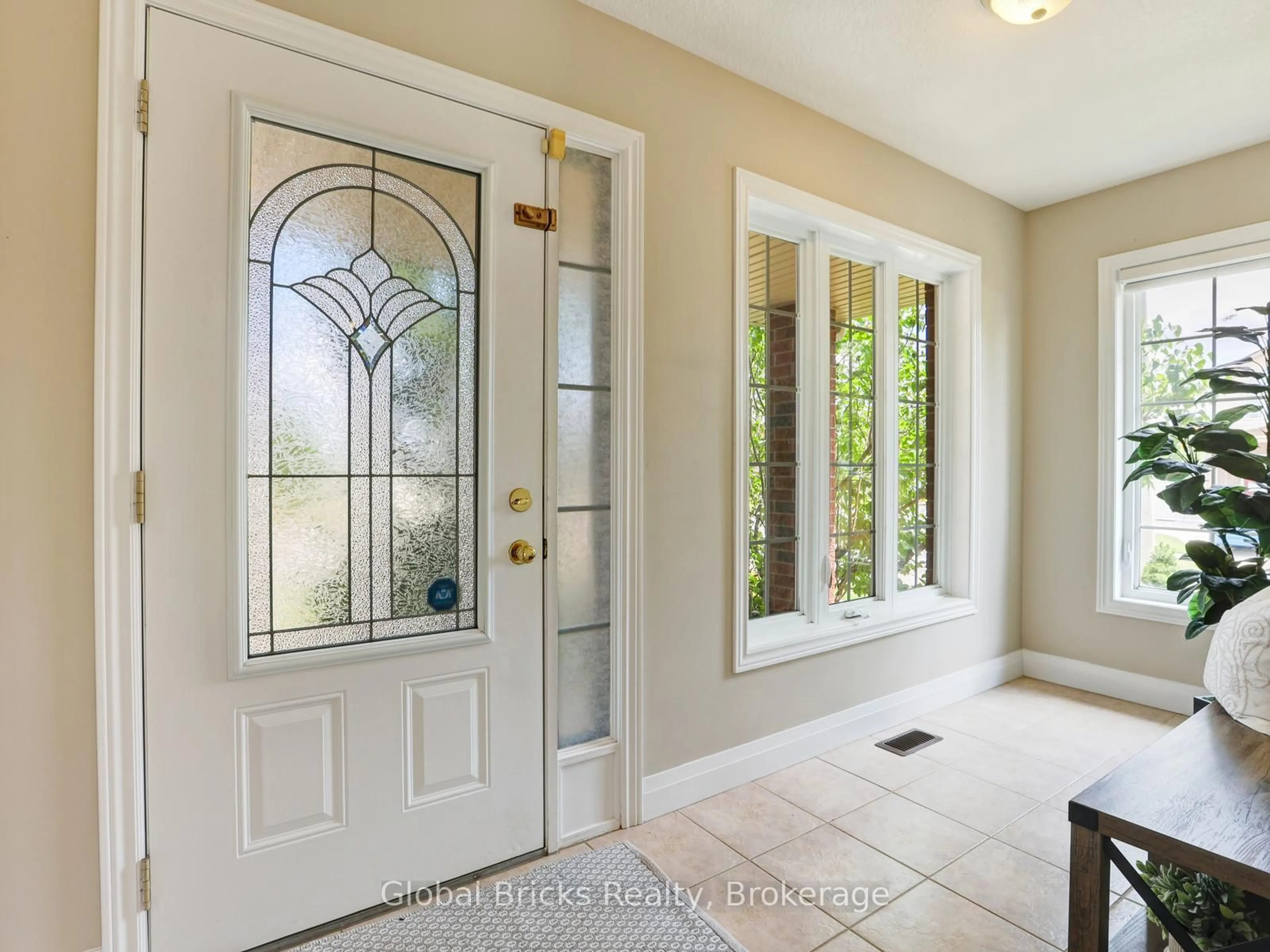 Indoor entryway for 11 Pebblecreek Dr, Kitchener Ontario N2A 4J8