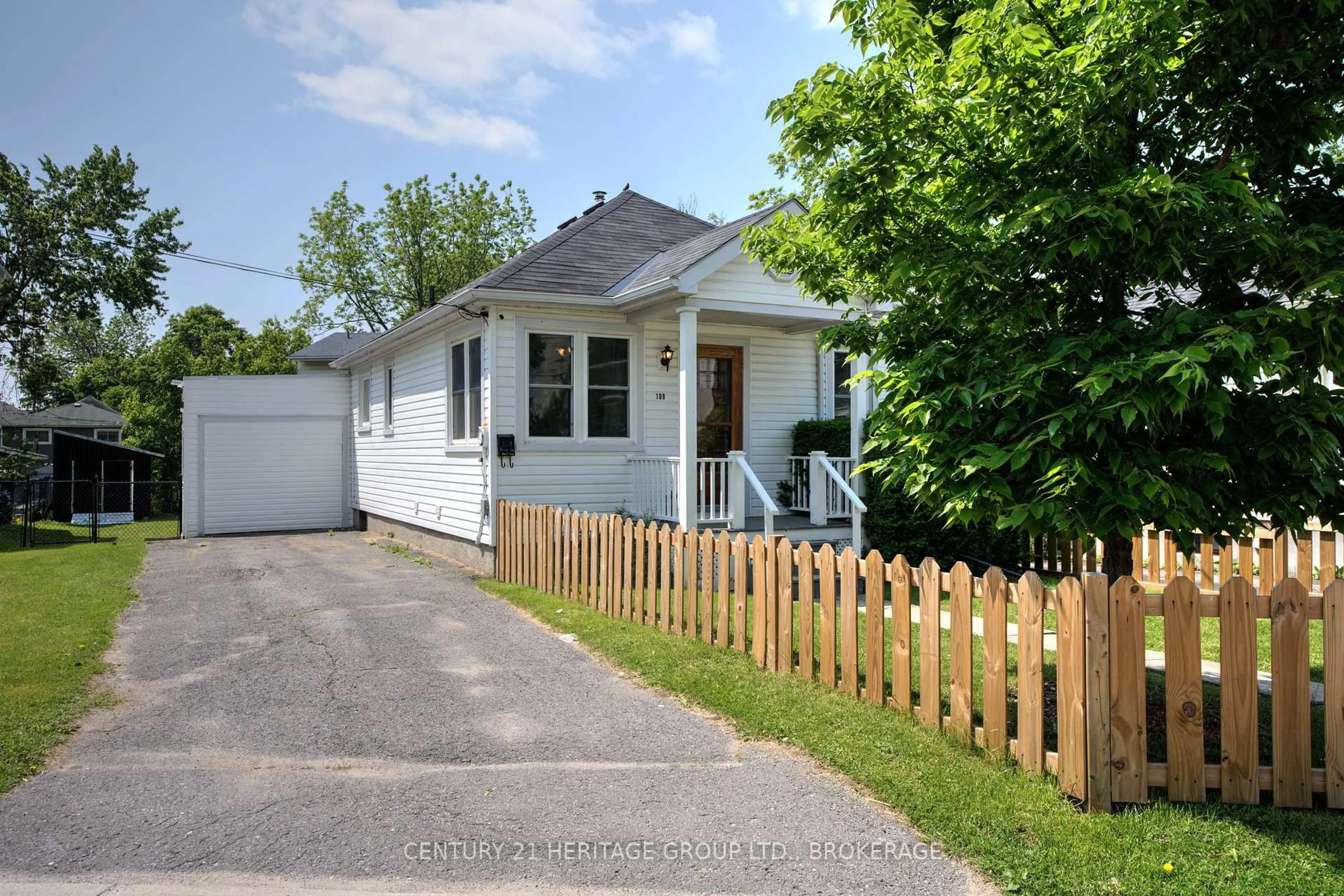 A pic from outside/outdoor area/front of a property/back of a property/a pic from drone, street for 108 Park St, Kingston Ontario K7L 1J8
