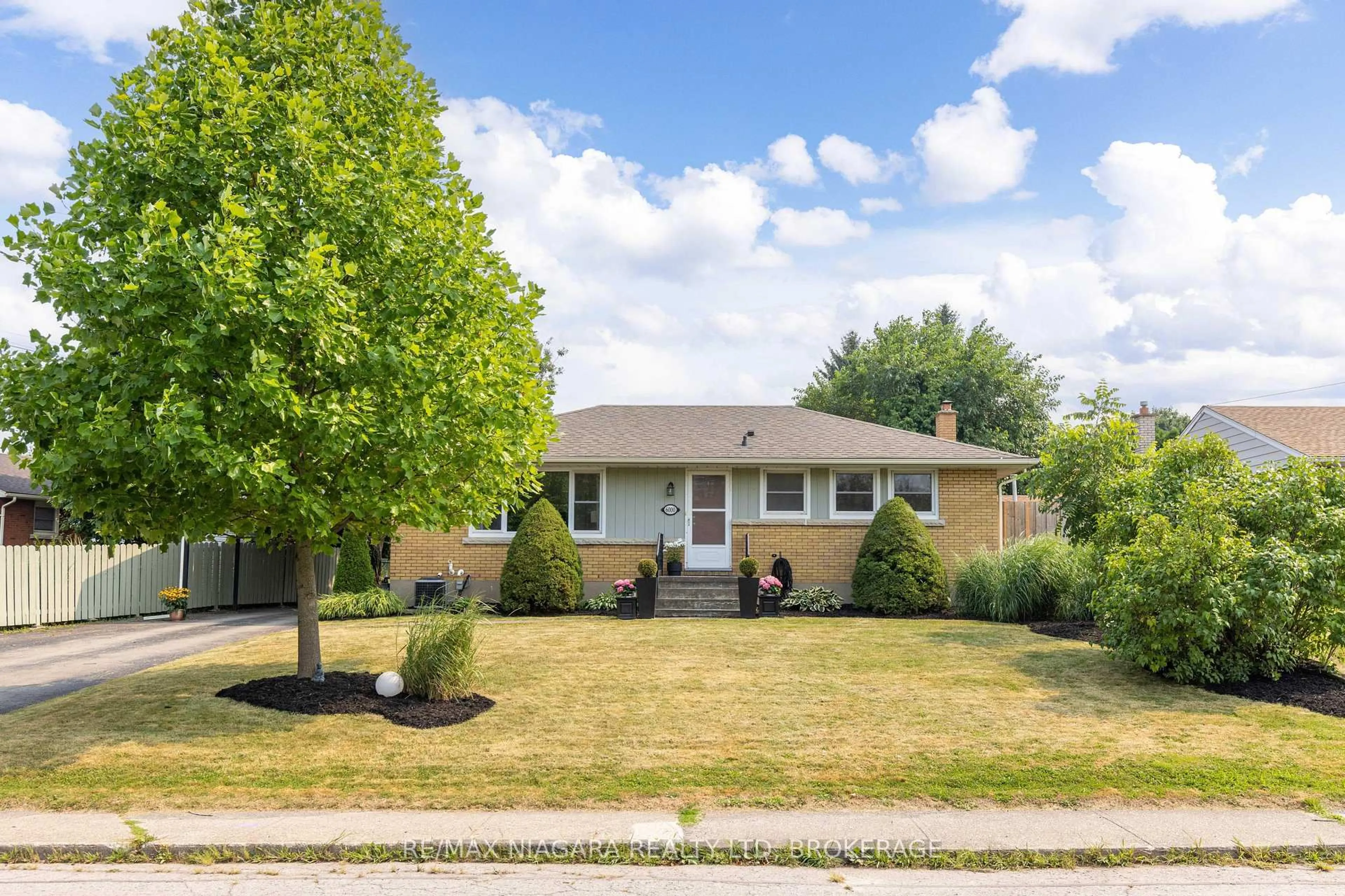 Unknown for 6000 Mayfair Dr, Niagara Falls Ontario L2J 1V6