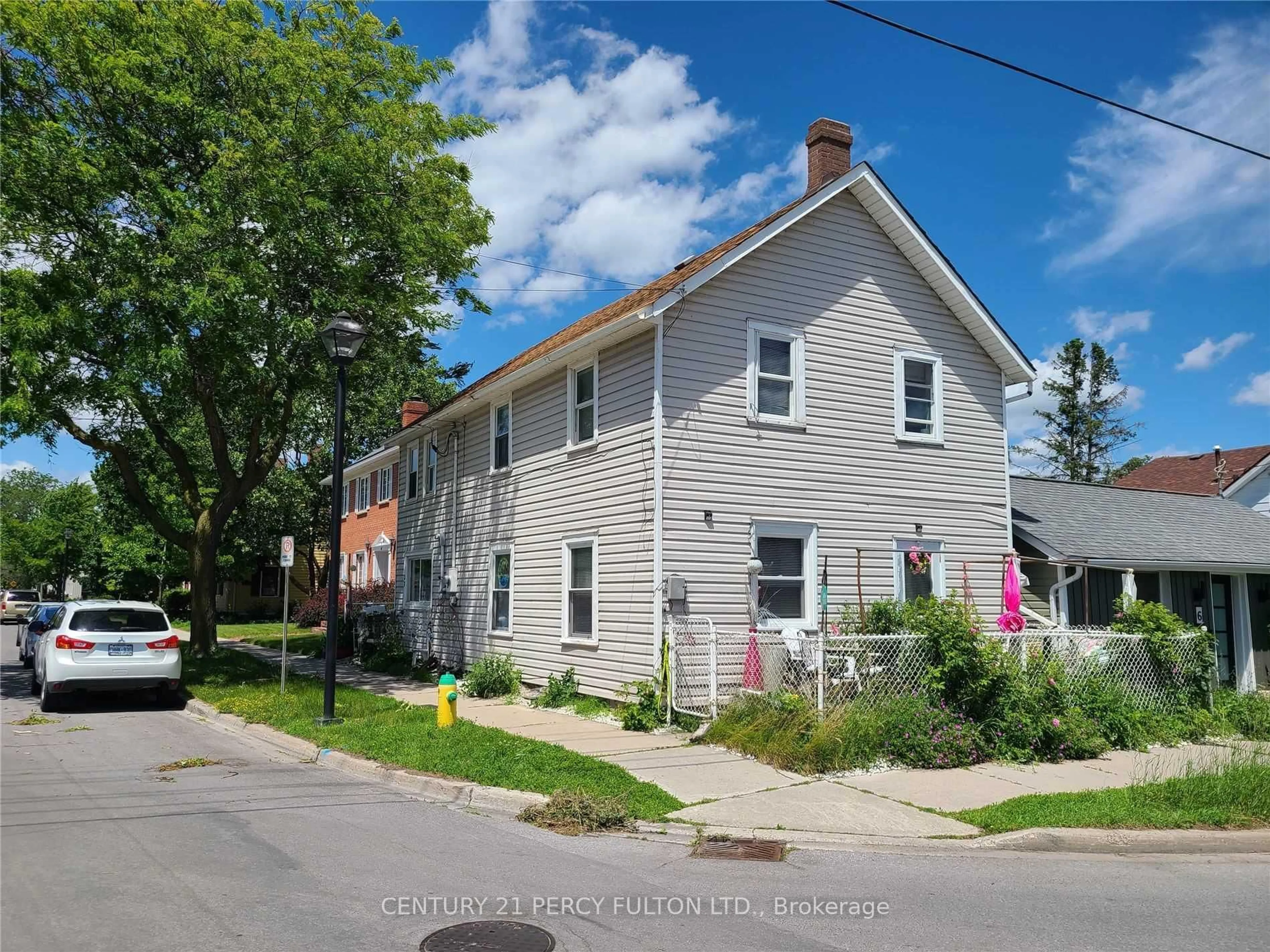 A pic from outside/outdoor area/front of a property/back of a property/a pic from drone, street for 37 South Front St, Belleville Ontario K8N 2Y5