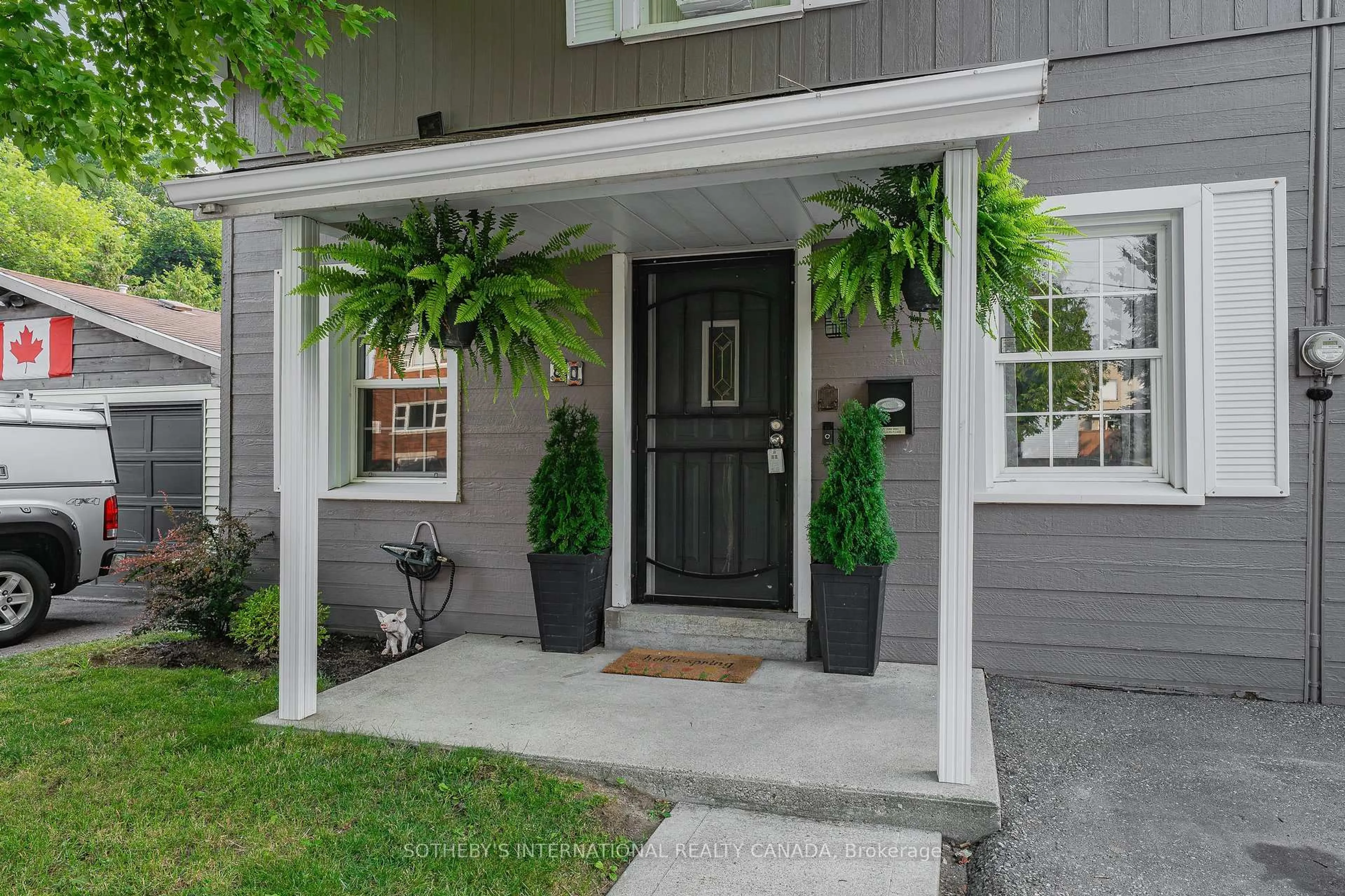 Indoor entryway for 80 Elgin St, Cambridge Ontario N1R 5H6