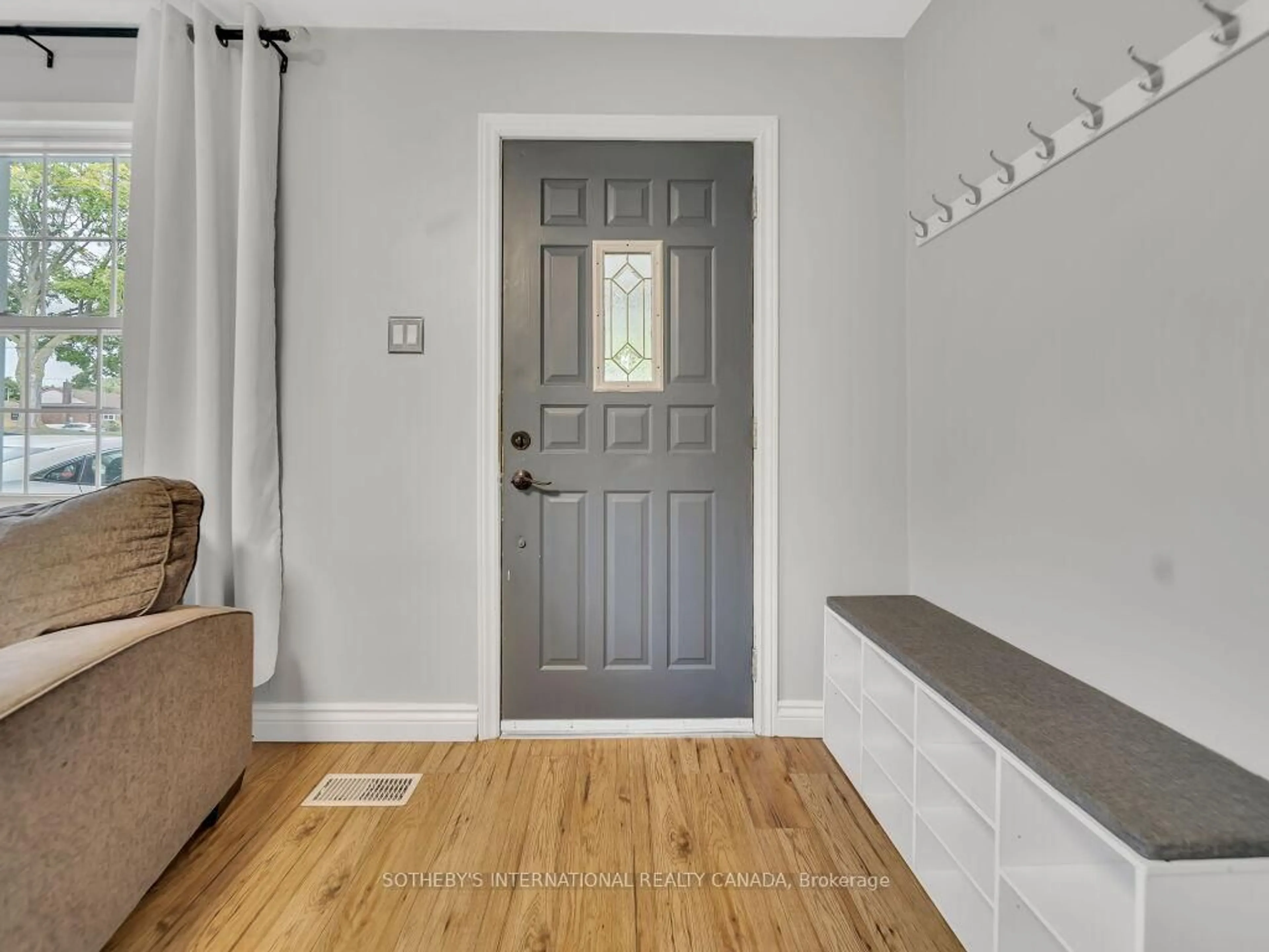 Indoor entryway for 80 Elgin St, Cambridge Ontario N1R 5H6
