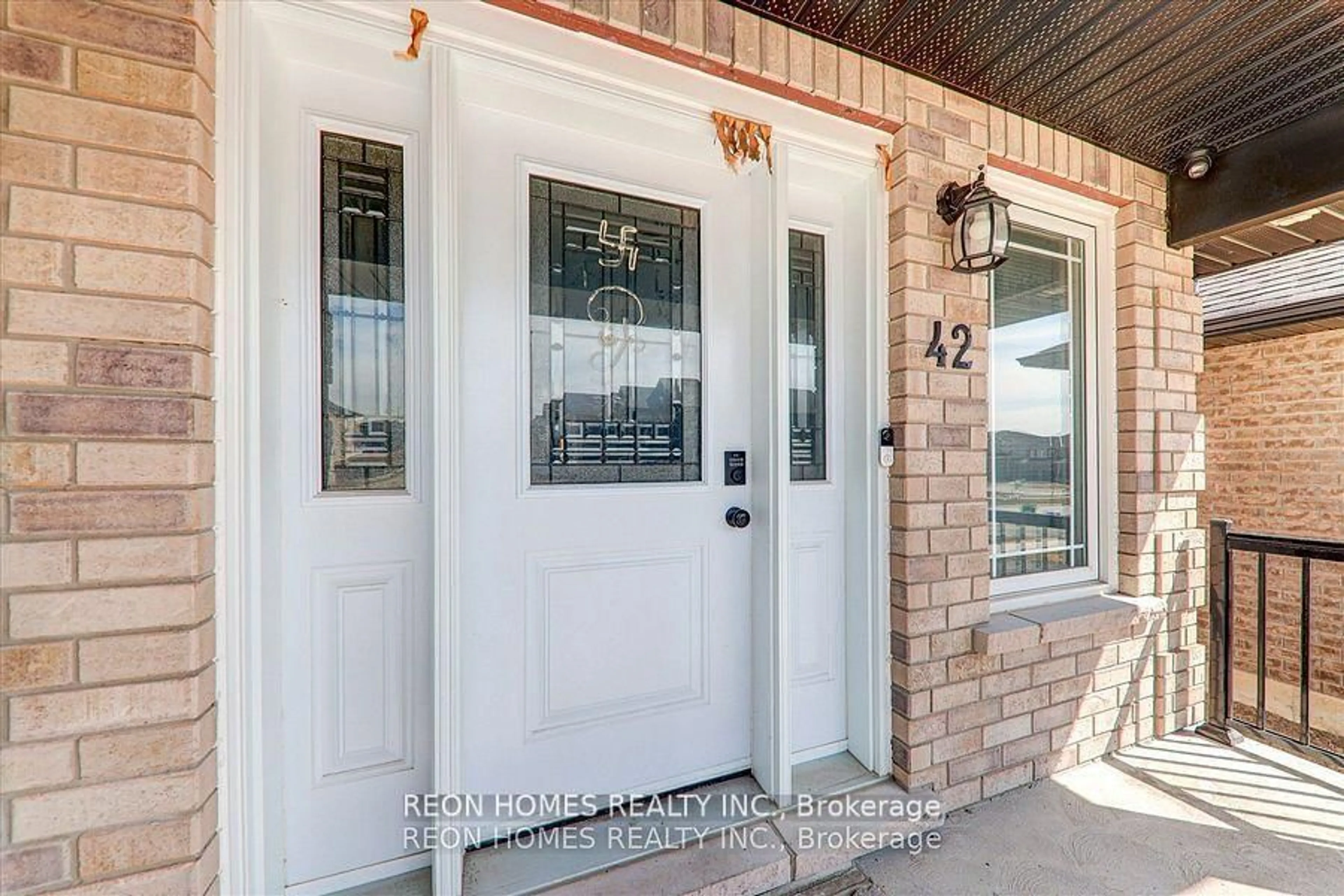 Indoor entryway for 42 York Dr, Peterborough North Ontario K9H 5B9