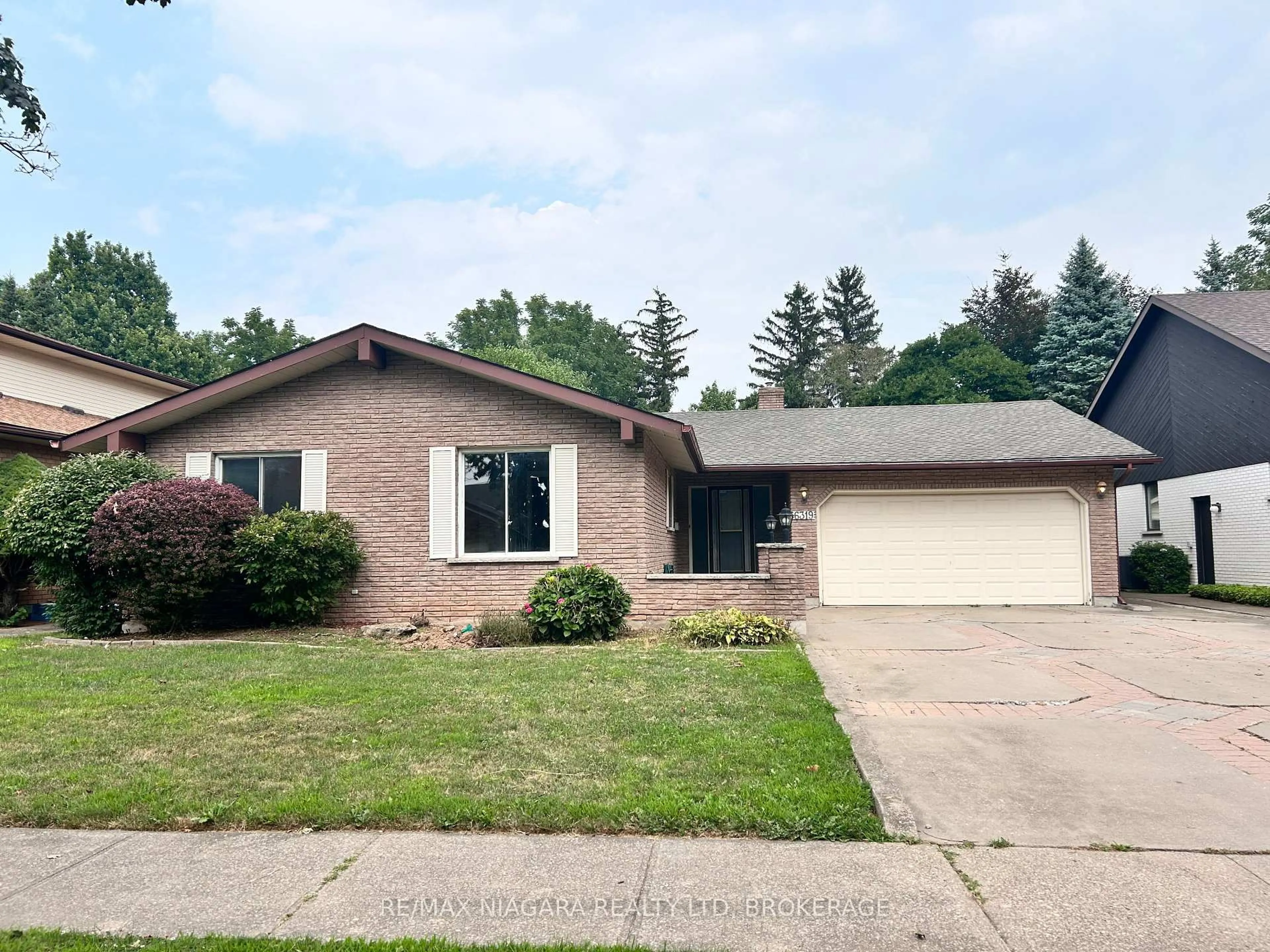 Home with brick exterior material, street for 6319 Jupiter Blvd, Niagara Falls Ontario L2J 3Y4