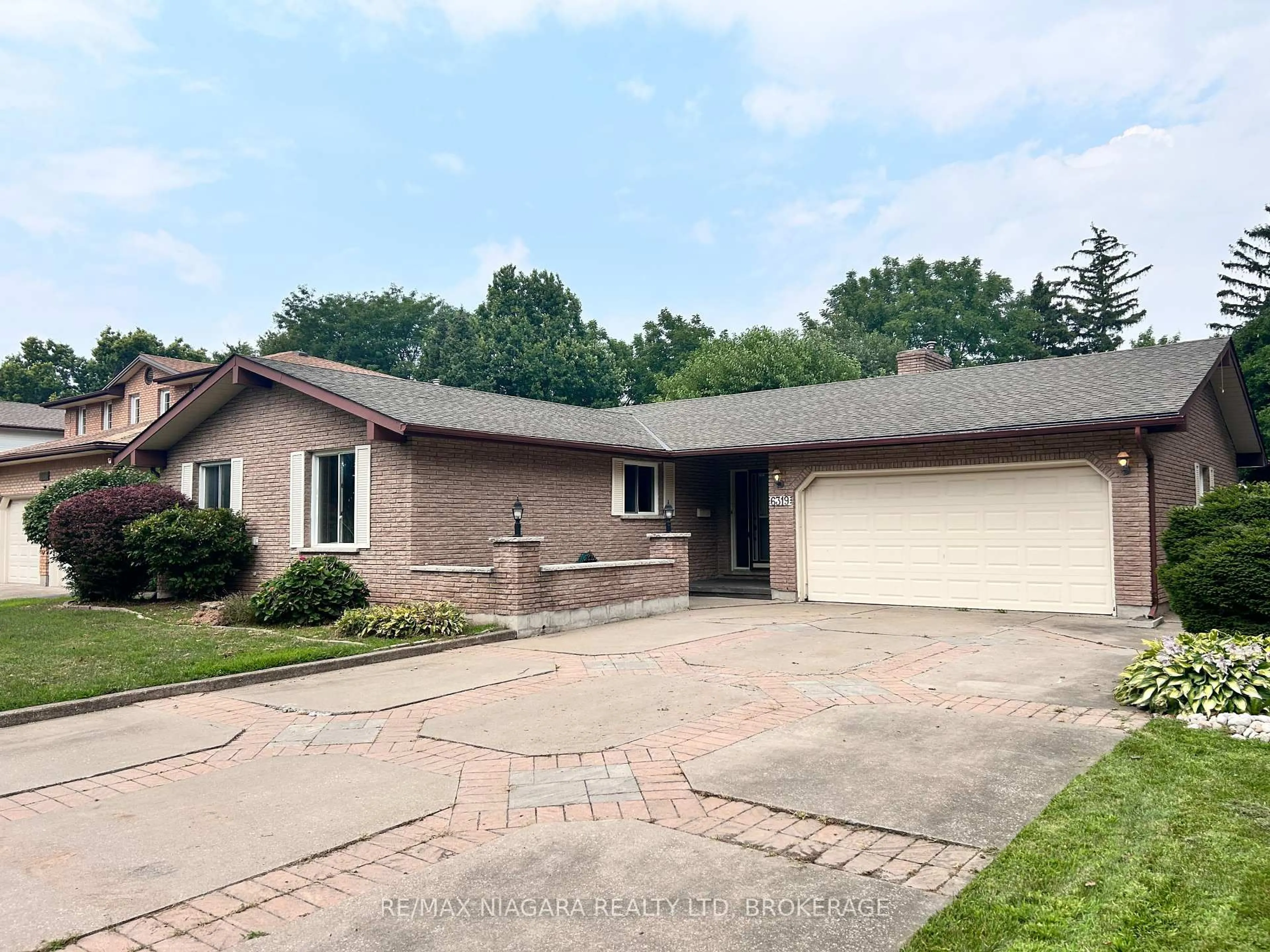 Home with brick exterior material, street for 6319 Jupiter Blvd, Niagara Falls Ontario L2J 3Y4