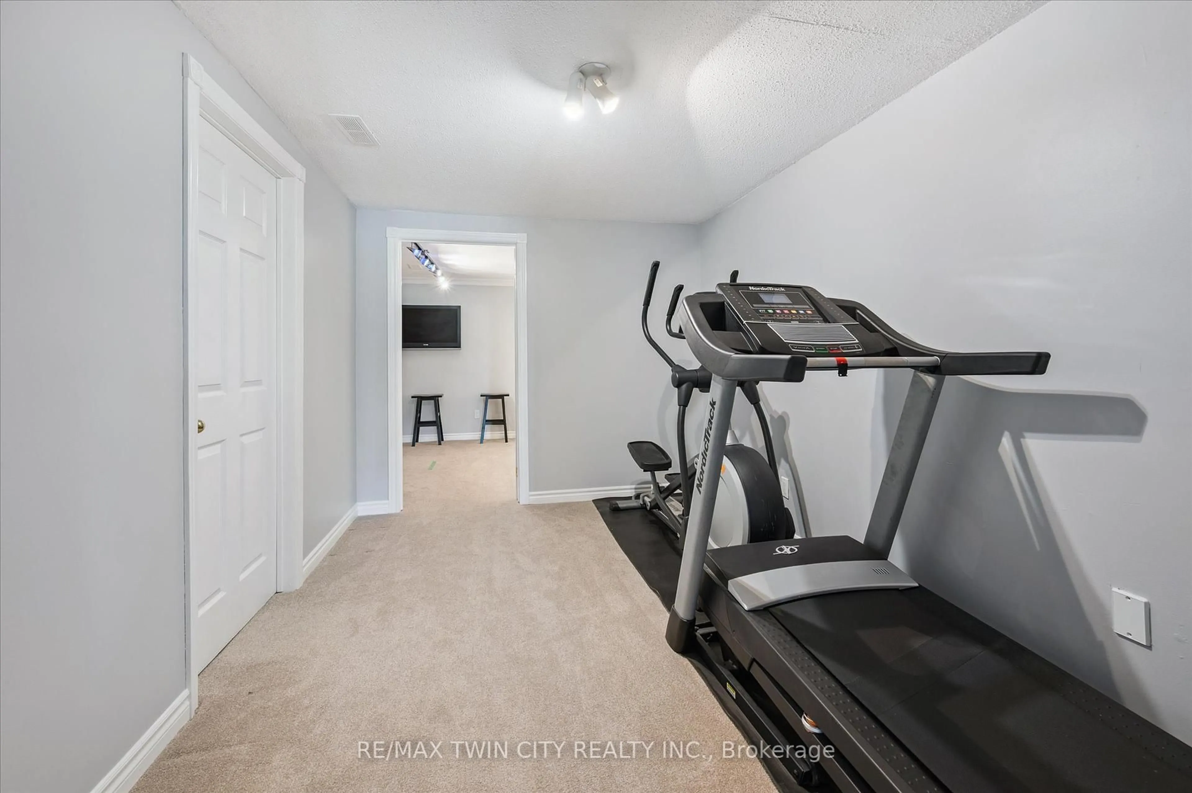 Gym or fitness room for 114 Delavan Dr, Cambridge Ontario N1S 4S3