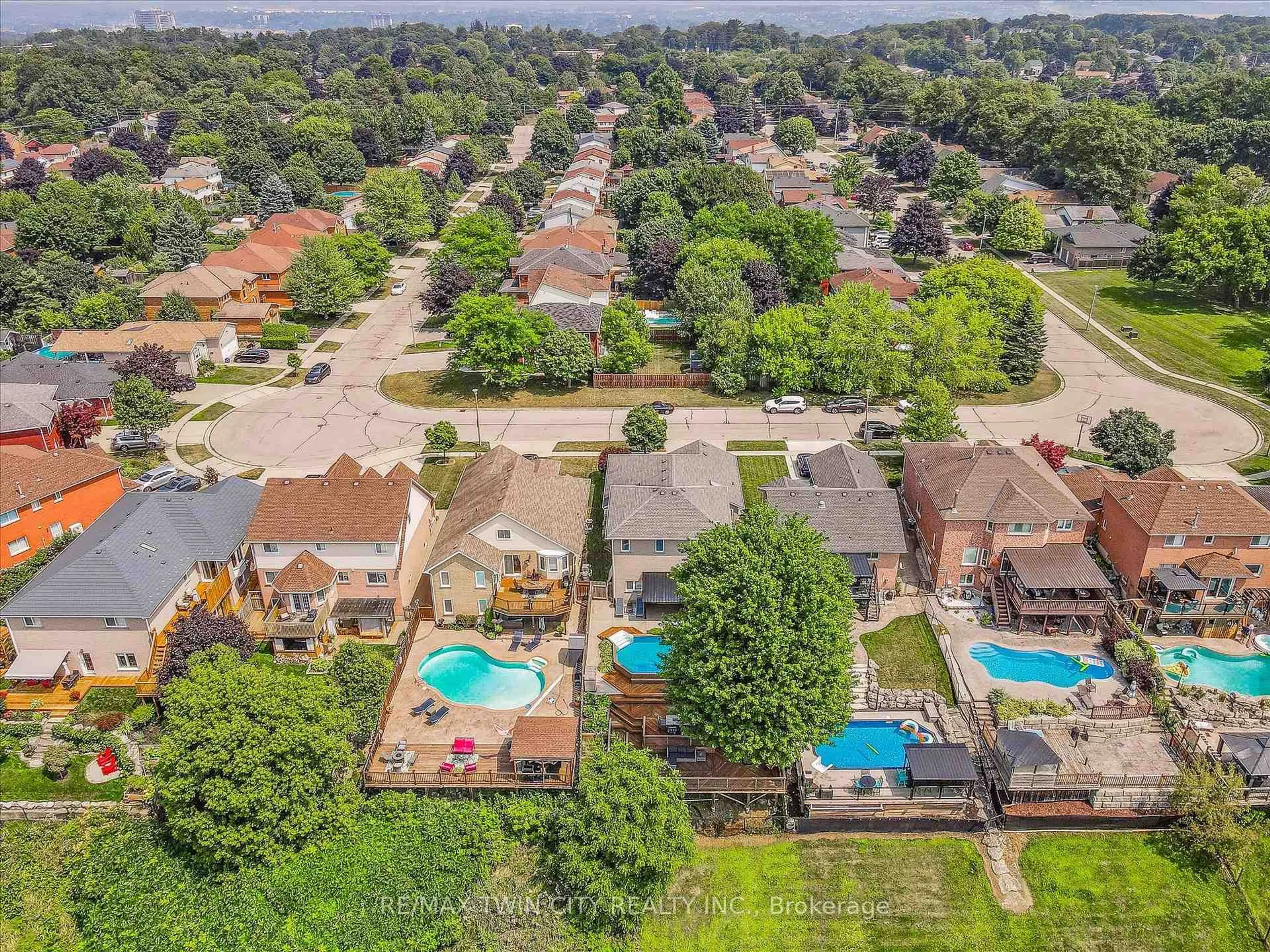 A pic from outside/outdoor area/front of a property/back of a property/a pic from drone, water/lake/river/ocean view for 114 Delavan Dr, Cambridge Ontario N1S 4S3