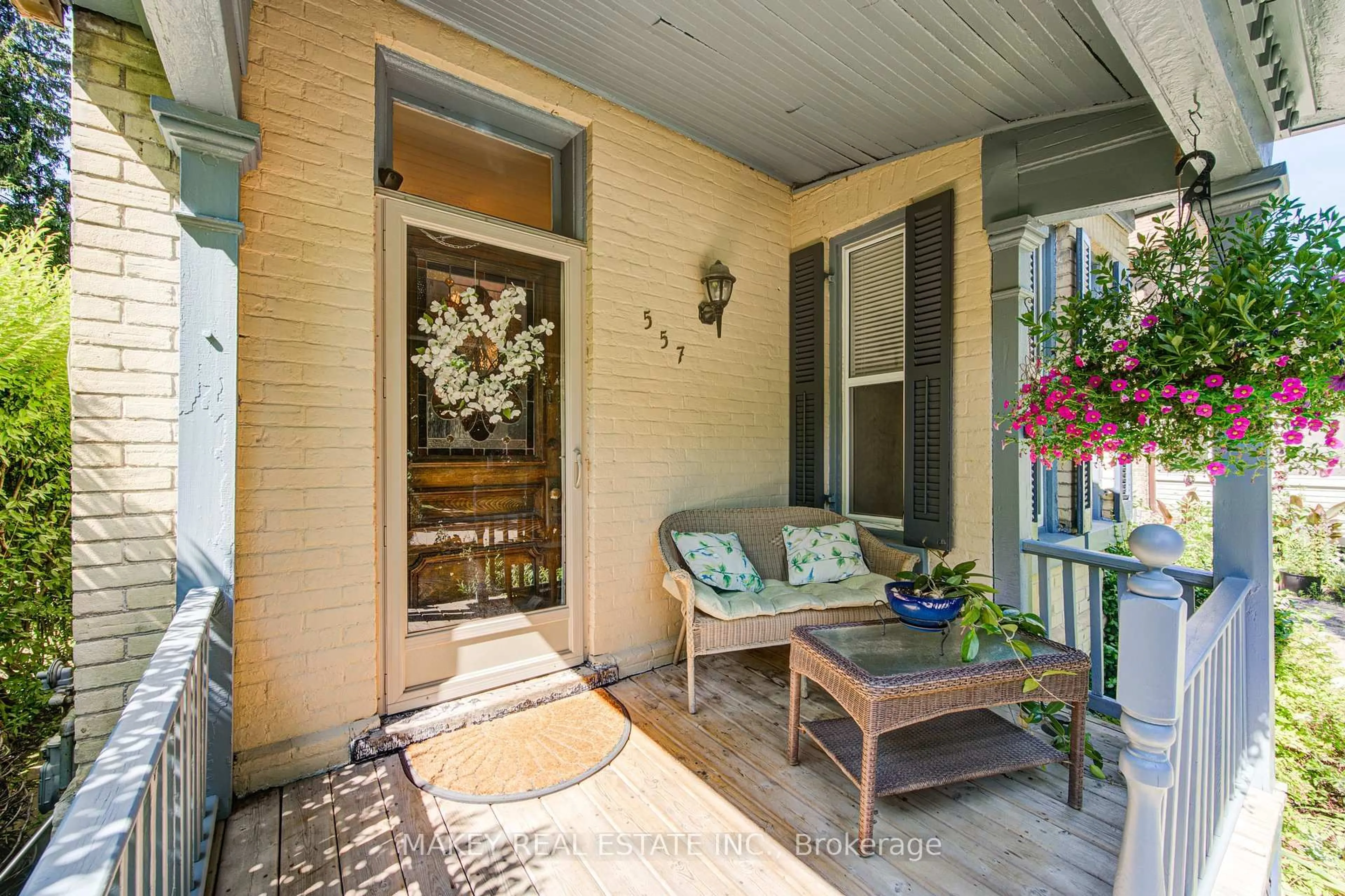 Patio, street for 557 Canterbury St, Woodstock Ontario N4S 4K8