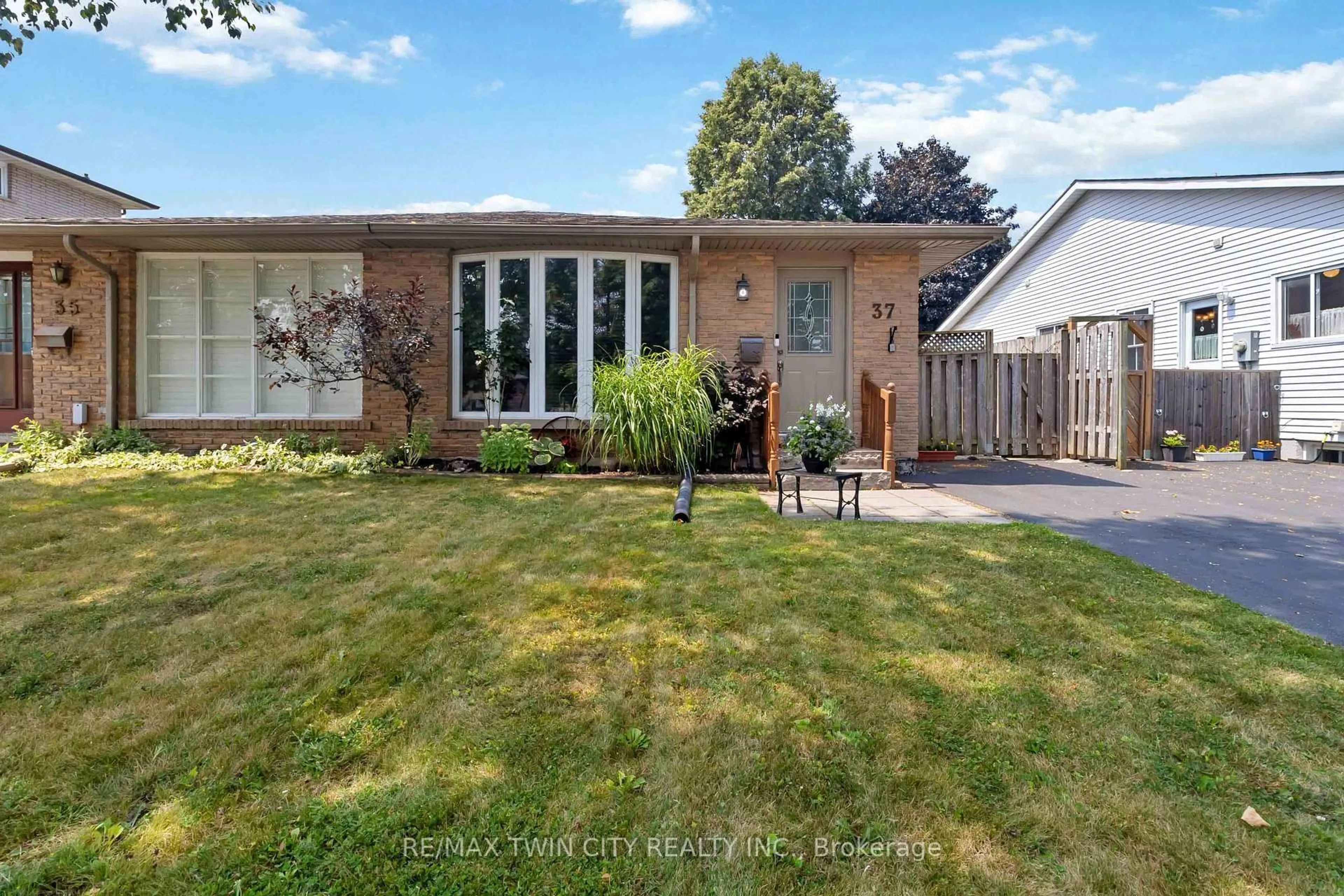 Home with brick exterior material, street for 37 Ivanhoe Rd, Brantford Ontario N3R 6V1