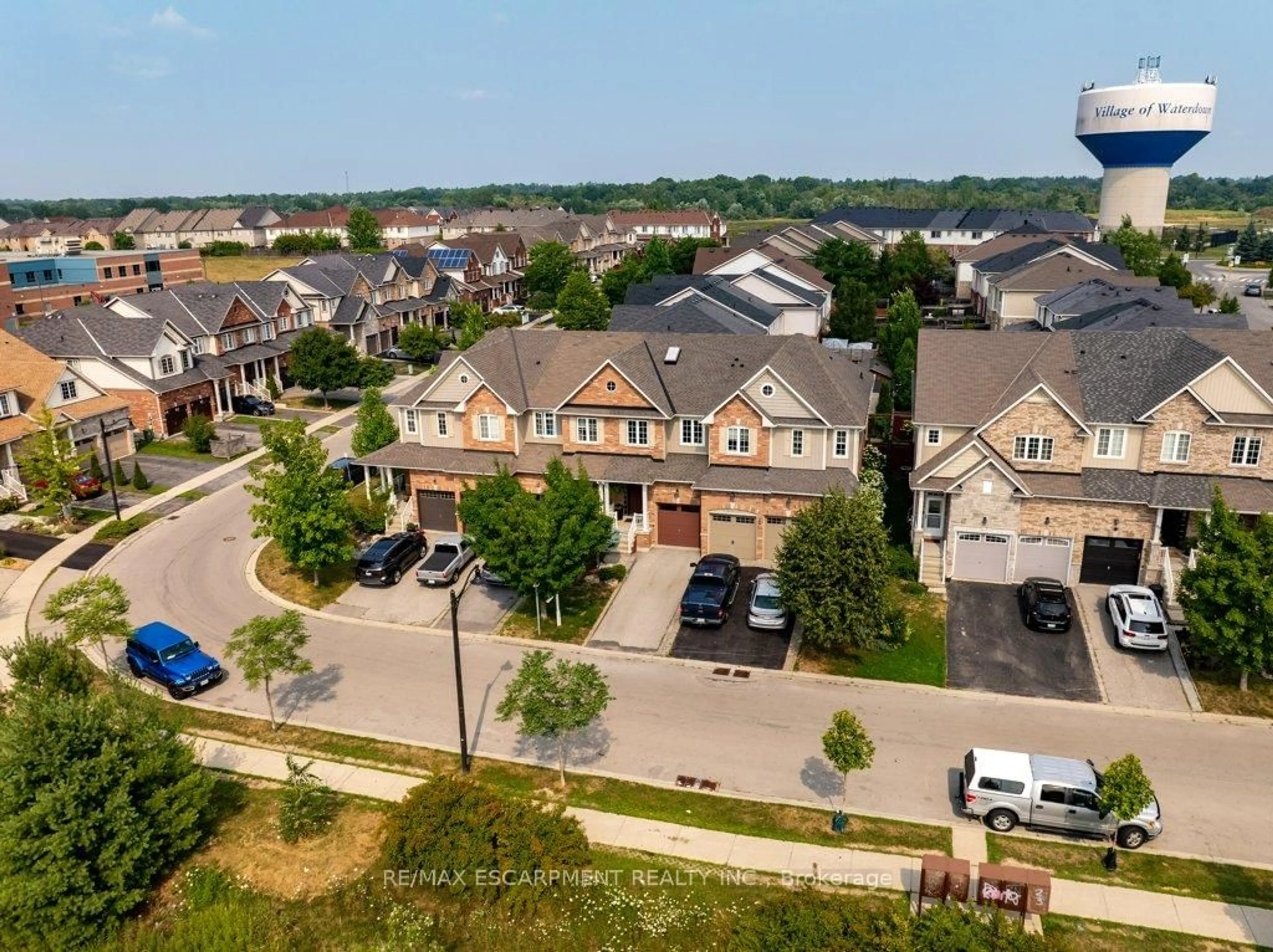 A pic from outside/outdoor area/front of a property/back of a property/a pic from drone, street for 79 Browview Dr, Hamilton Ontario L8B 0R2