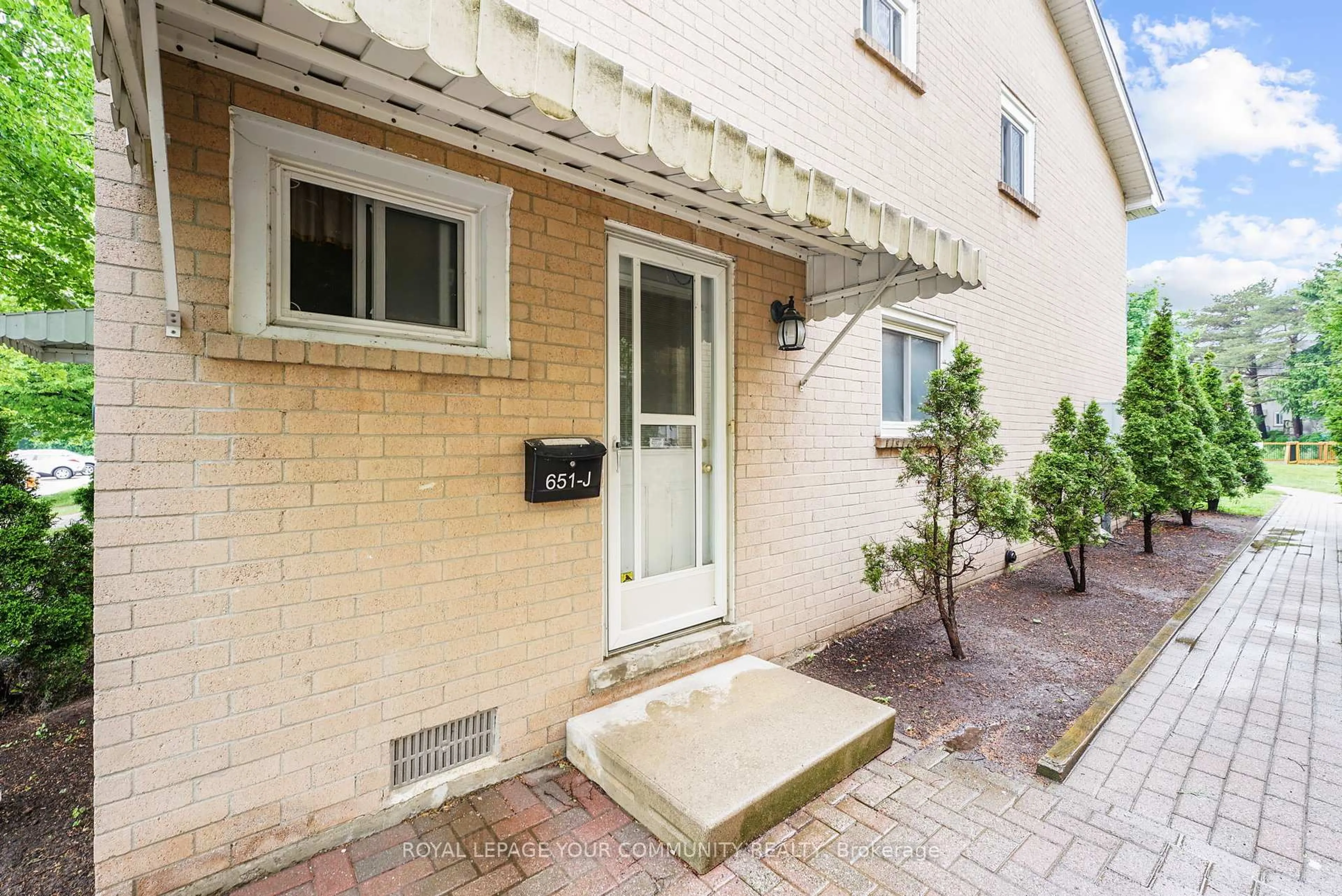 Unknown for 651 Albert St, Waterloo Ontario N2L 3V5