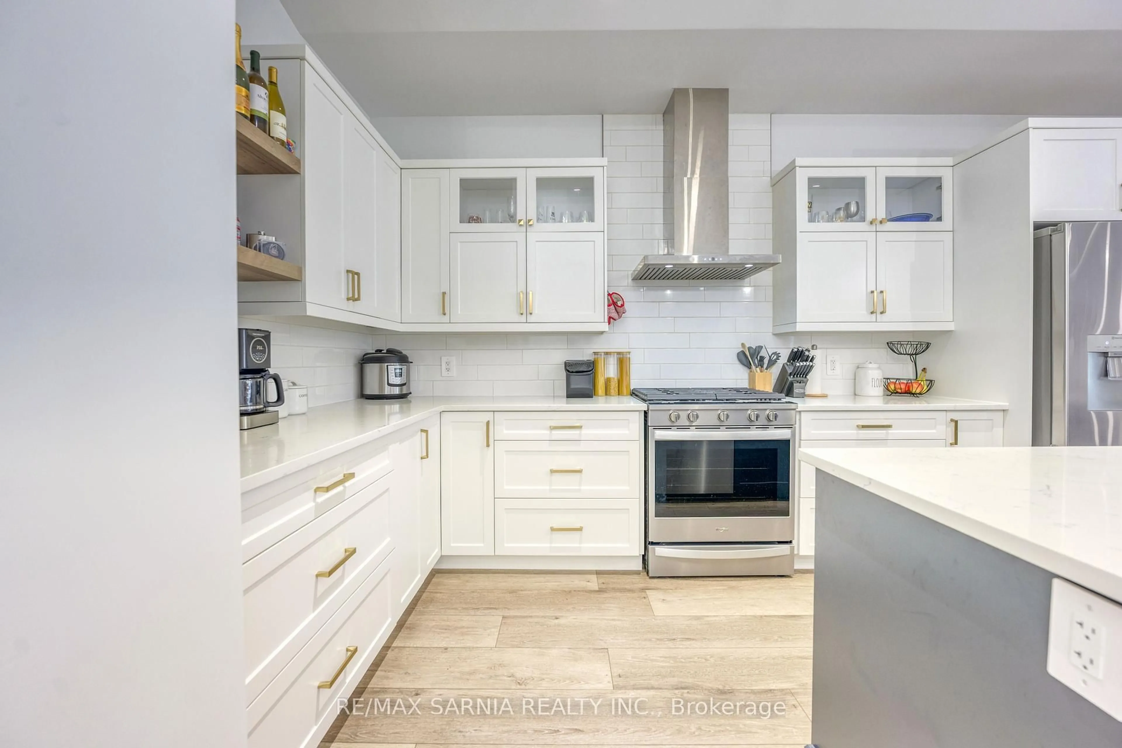 Contemporary kitchen, unknown for 203 Essex St, Sarnia Ontario N7T 0C2