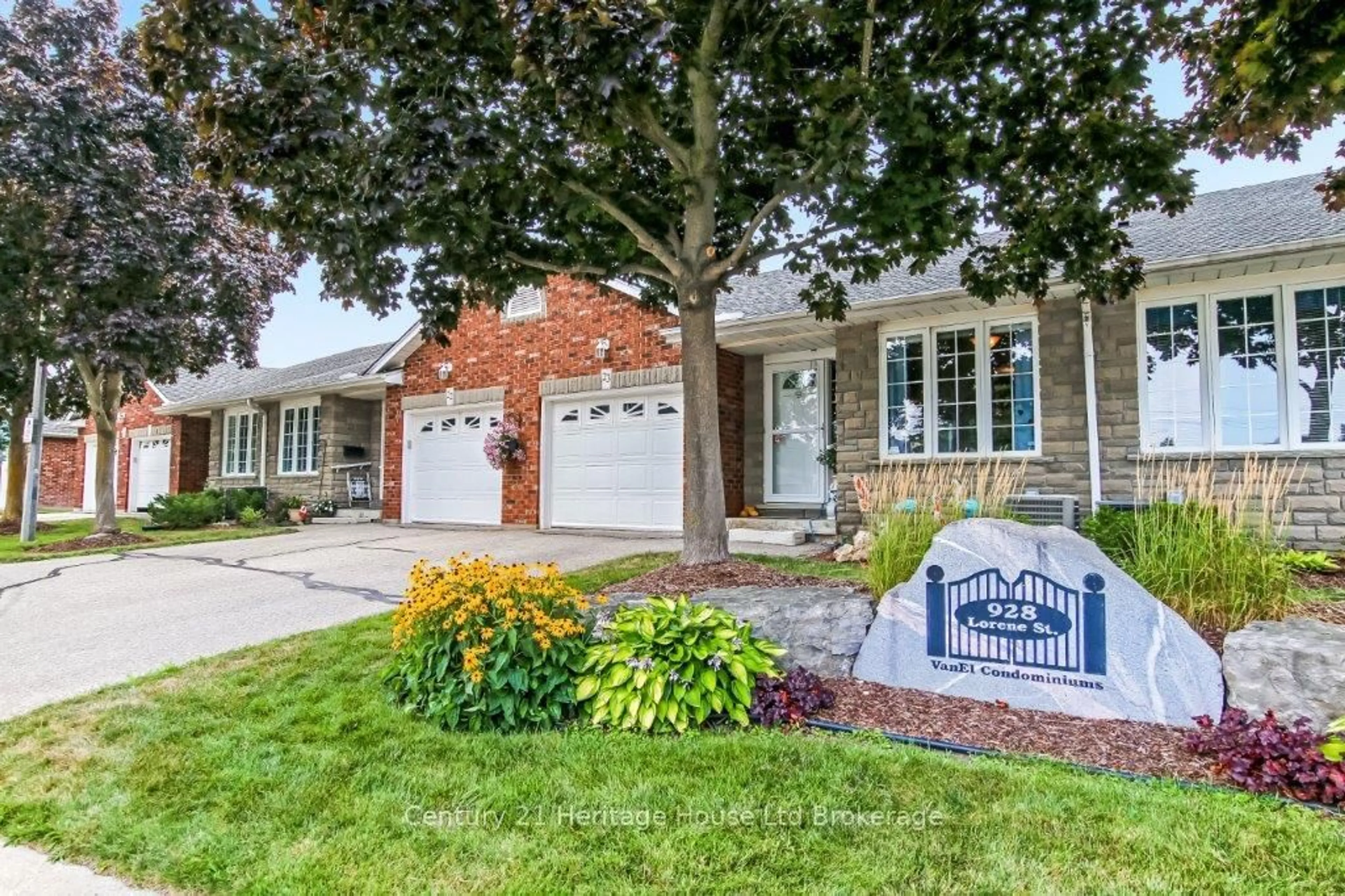 Home with brick exterior material, street for 928 Lorene St #23, Woodstock Ontario N4S 5N8