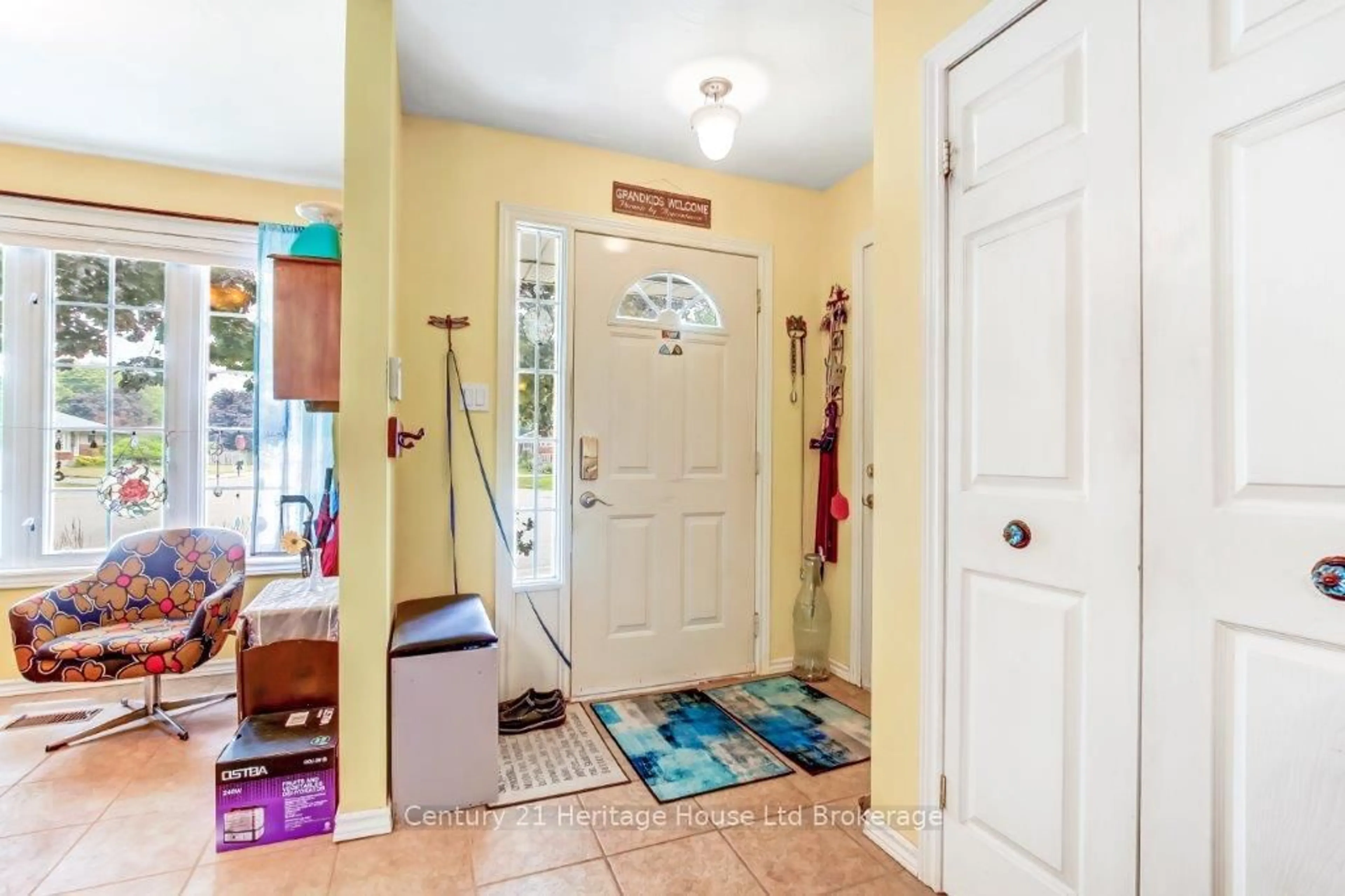 Indoor entryway for 928 Lorene St #23, Woodstock Ontario N4S 5N8