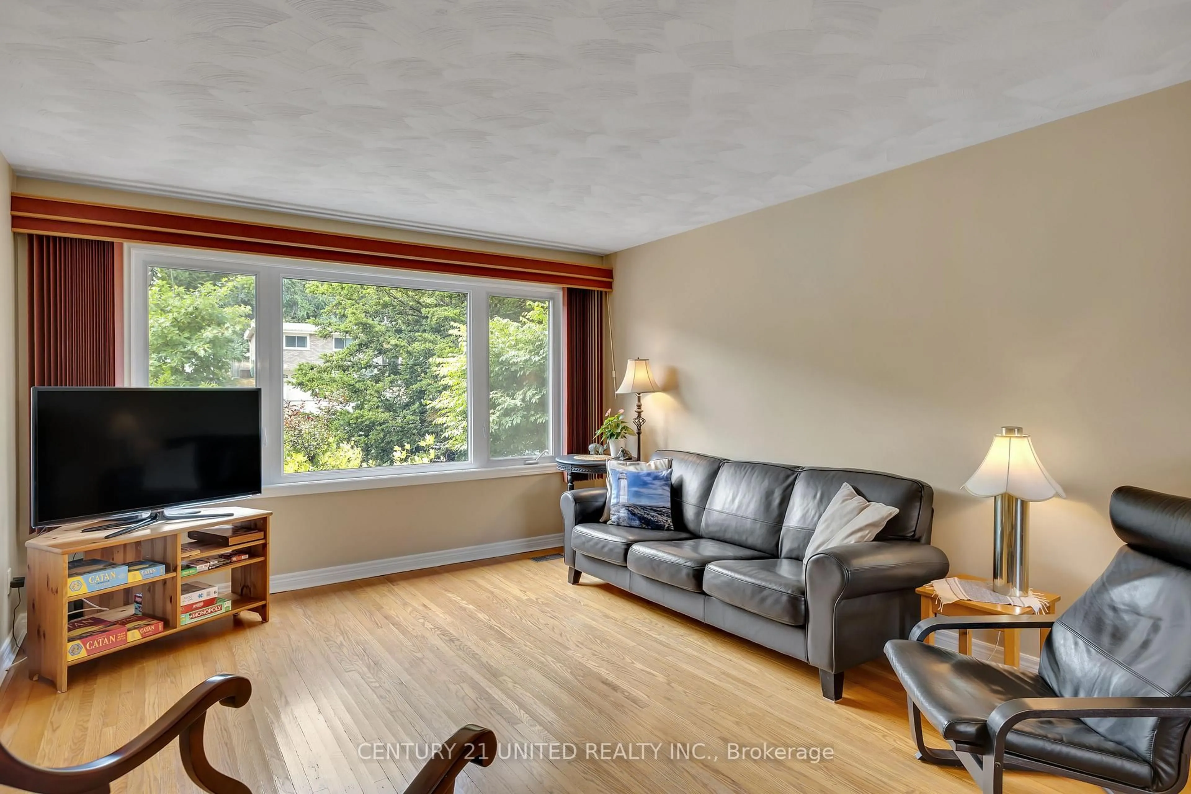 Living room with furniture, unknown for 1296 Edmison Dr, Peterborough North Ontario K9H 6V3