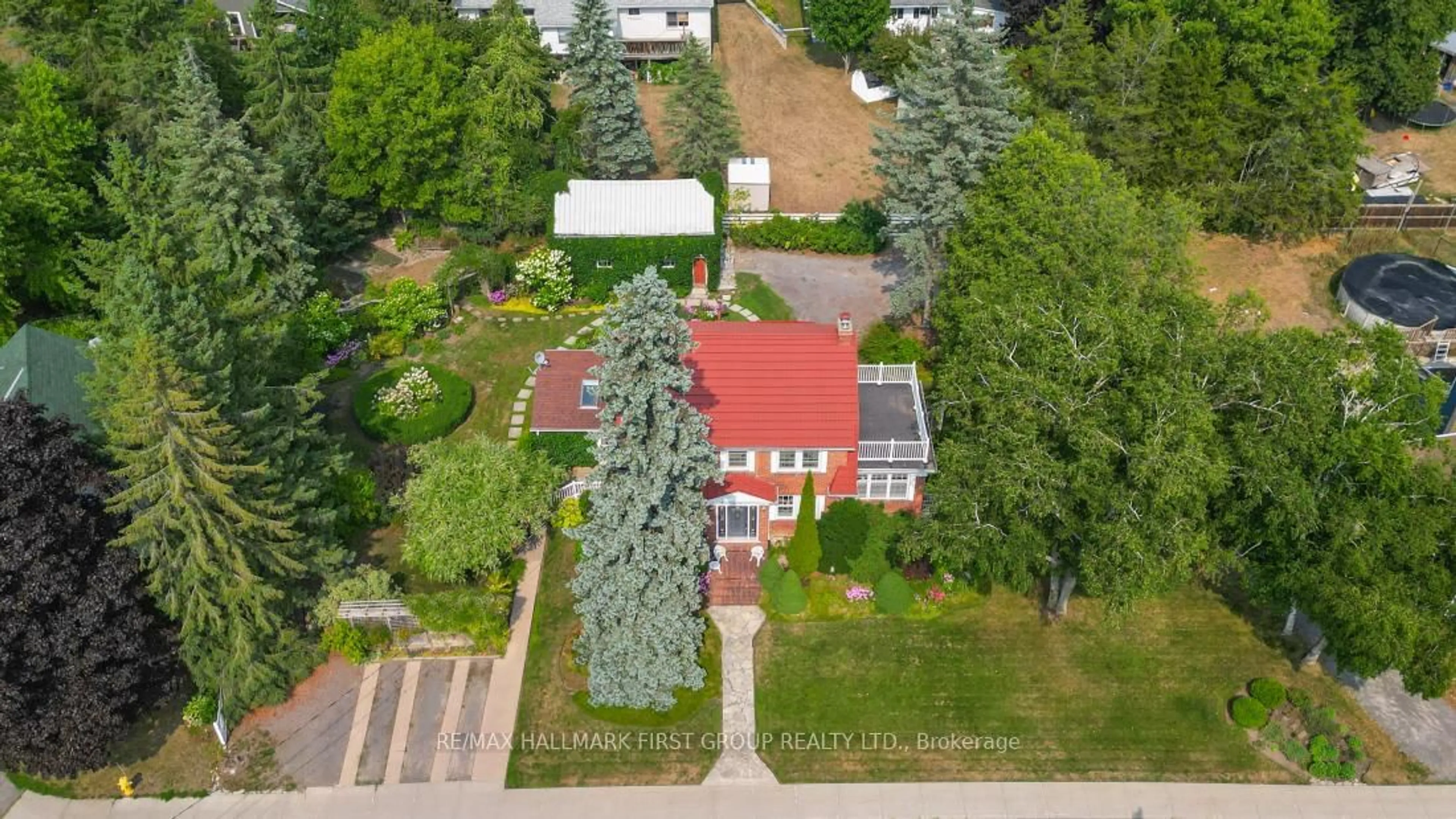 A pic from outside/outdoor area/front of a property/back of a property/a pic from drone, street for 459 Moira St, Tweed Ontario K0K 3J0