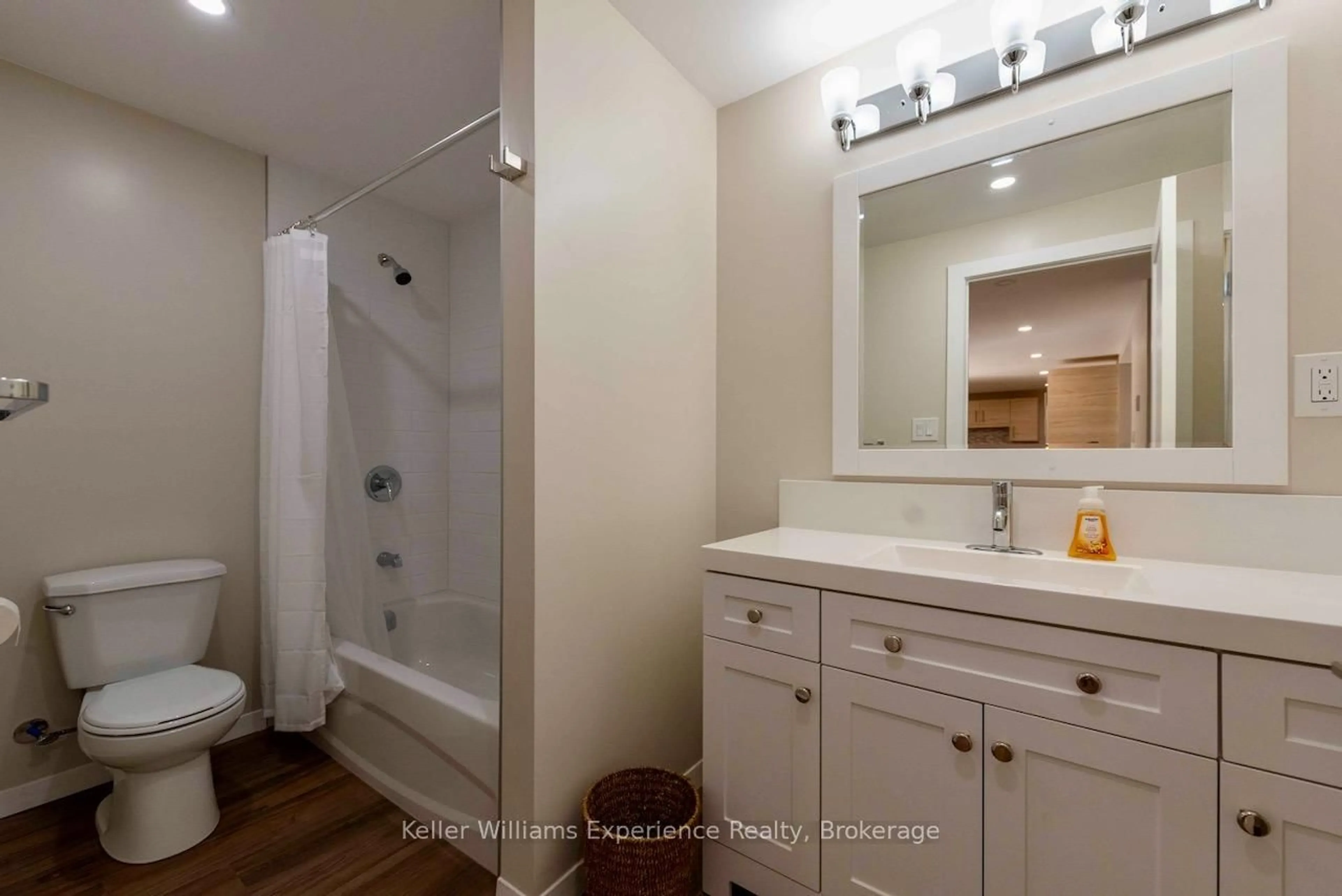 Standard bathroom, ceramic/tile floor for 1496 Uffington Rd, Bracebridge Ontario P1L 1X1