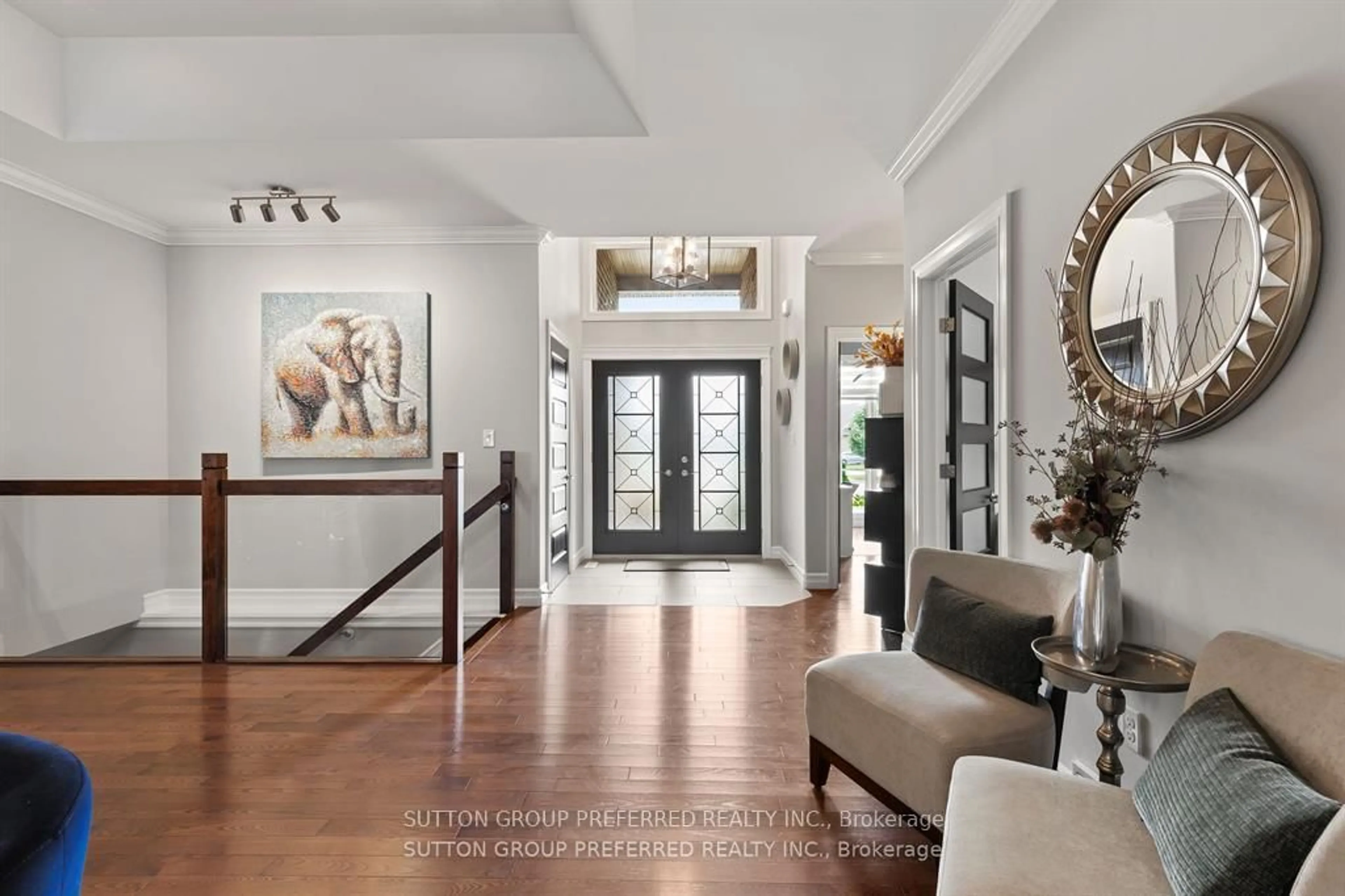 Indoor entryway for 3373 Pioneer Pkwy, London South Ontario N6P 0A8