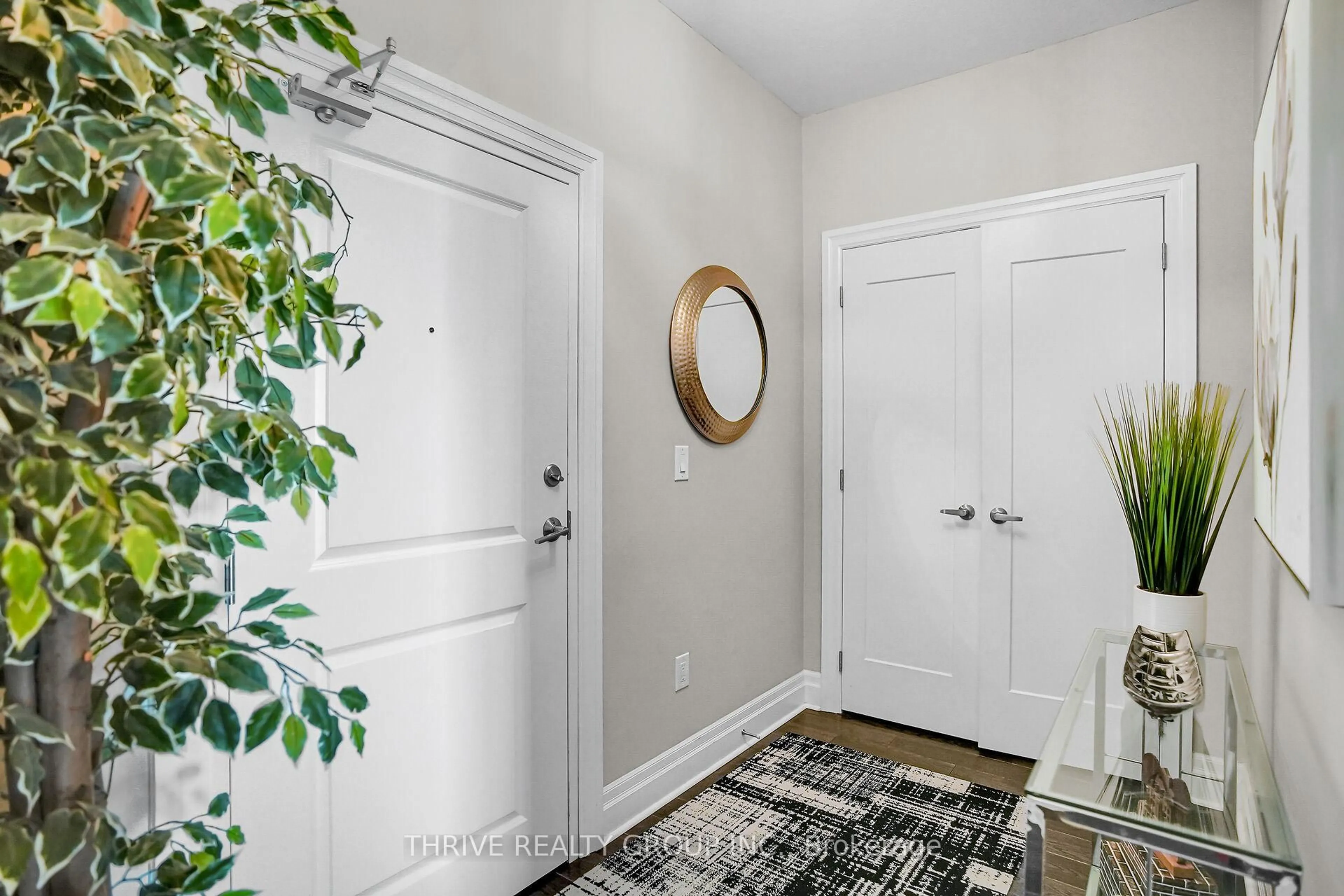 Indoor entryway for 240 Villagewalk Blvd #1301, London North Ontario N6G 0P6