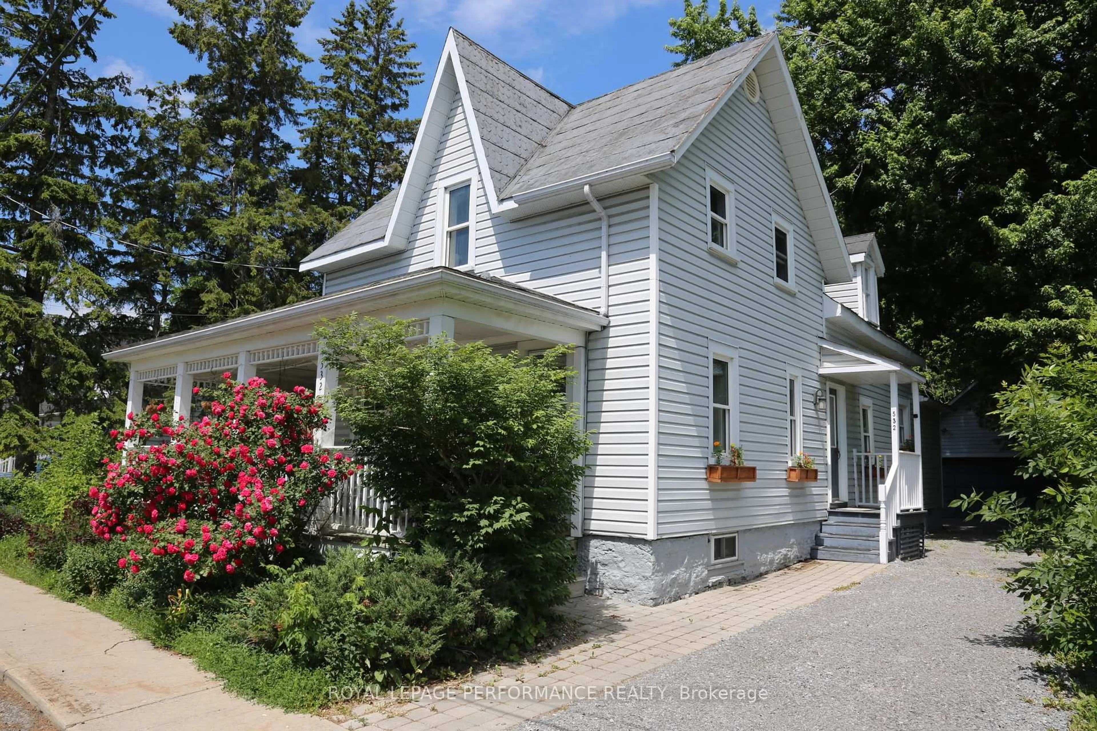 Home with vinyl exterior material, street for 532 Church St, North Dundas Ontario K0C 2K0