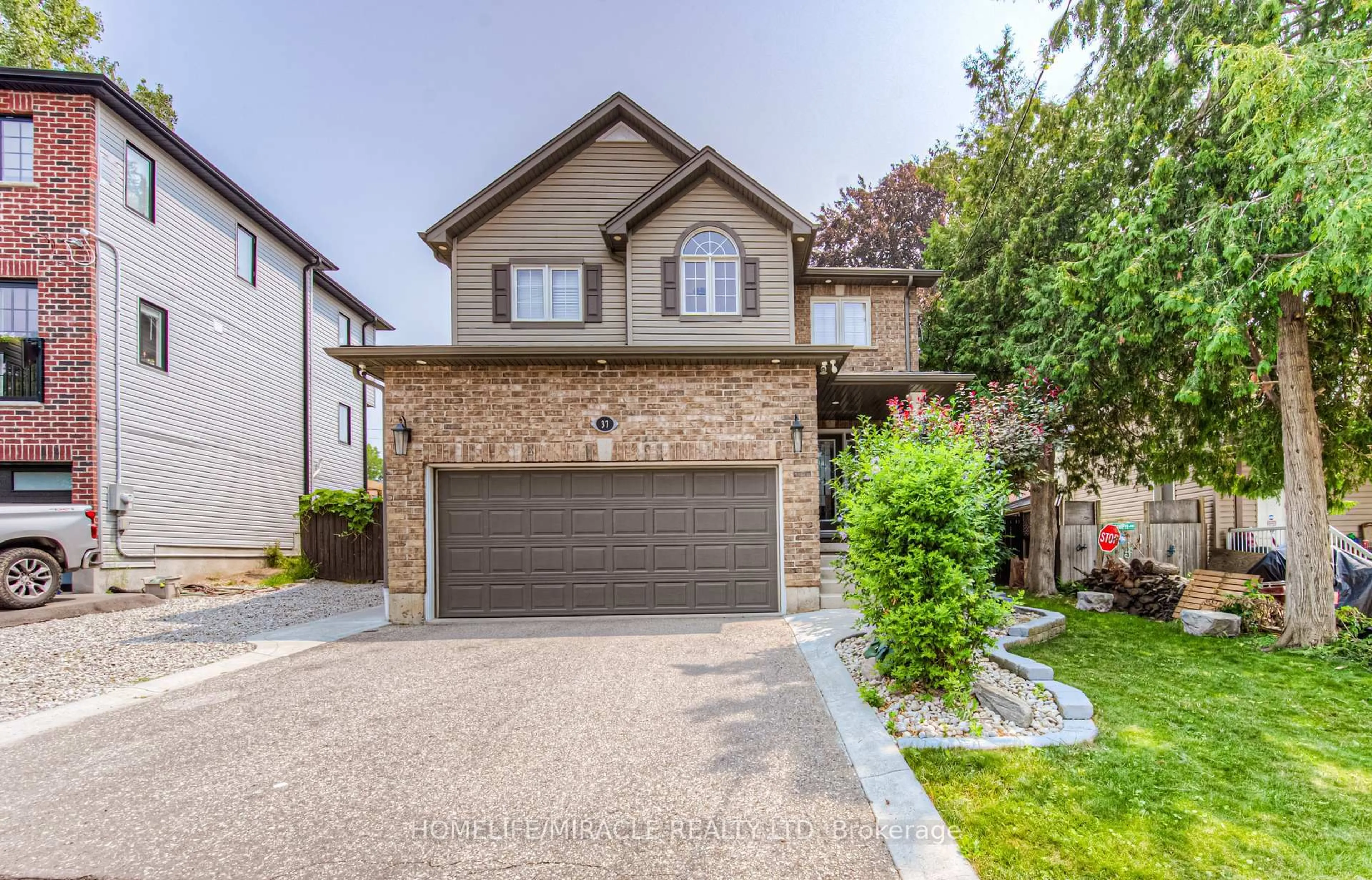 Home with brick exterior material, street for 37 Albert St, Cambridge Ontario N1R 3M7