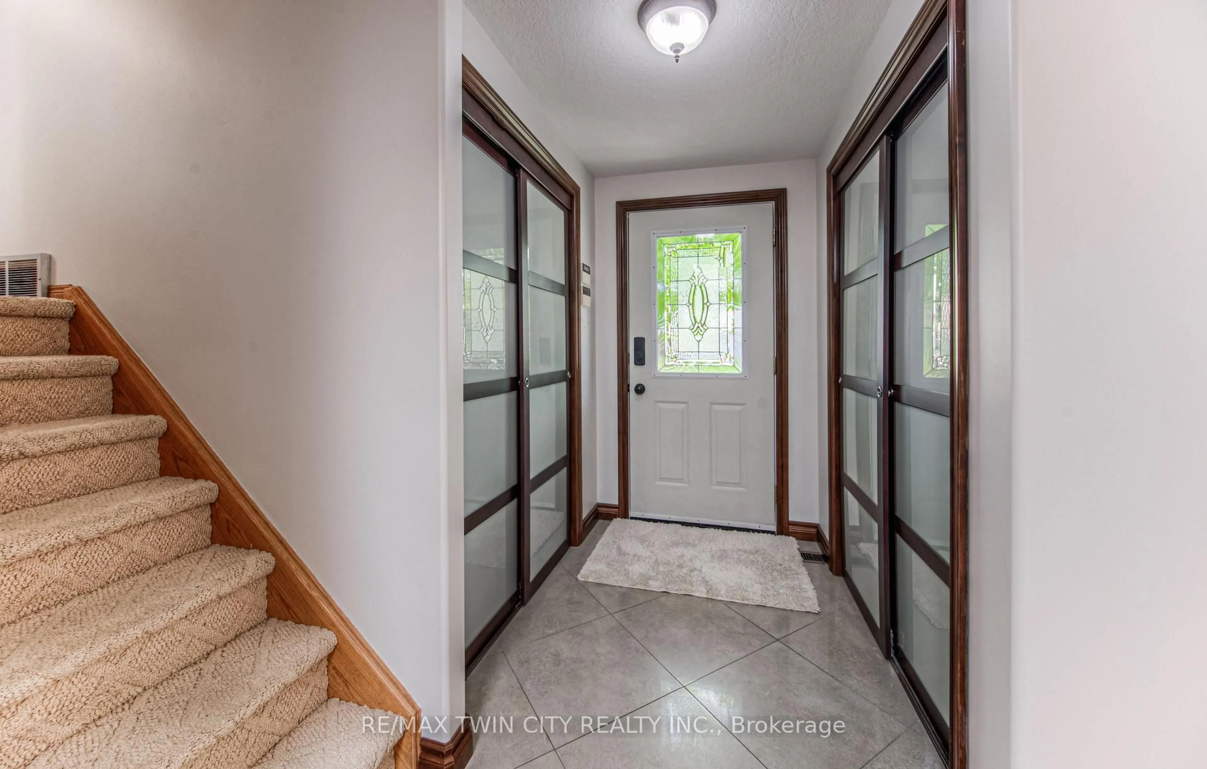 Indoor entryway for 80 MORRISON Rd, Kitchener Ontario N2A 2W7