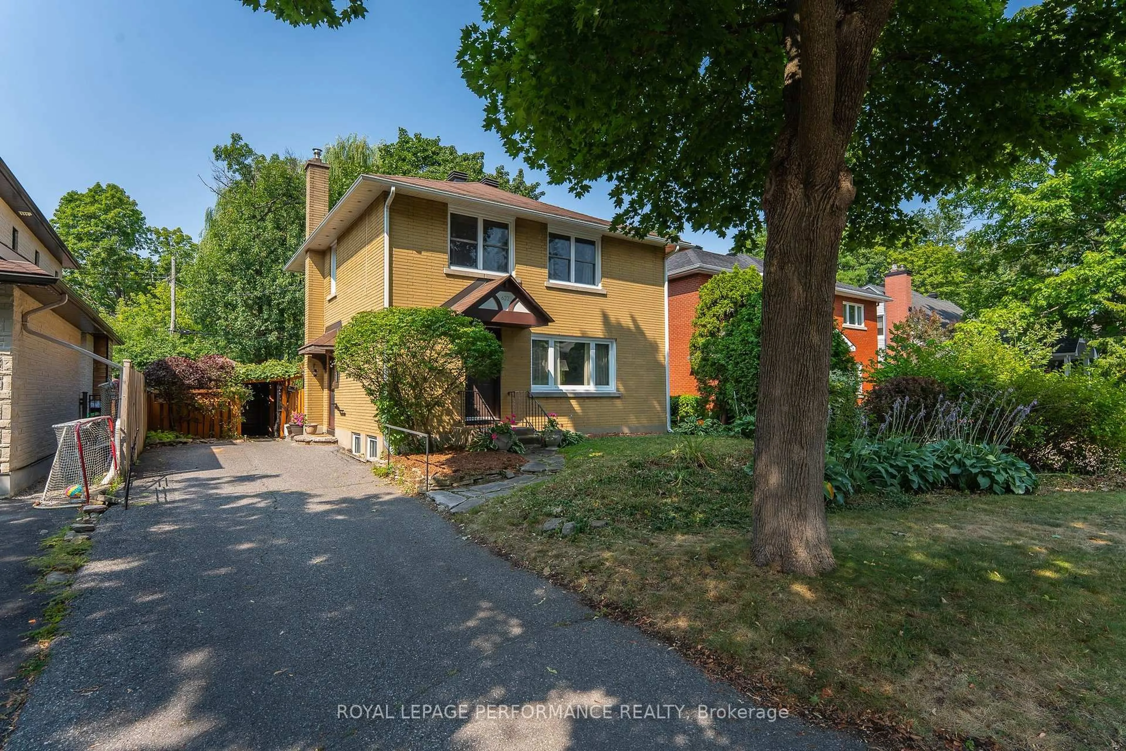 A pic from outside/outdoor area/front of a property/back of a property/a pic from drone, street for 622 Westminster Ave, Ottawa Ontario K2A 2V5
