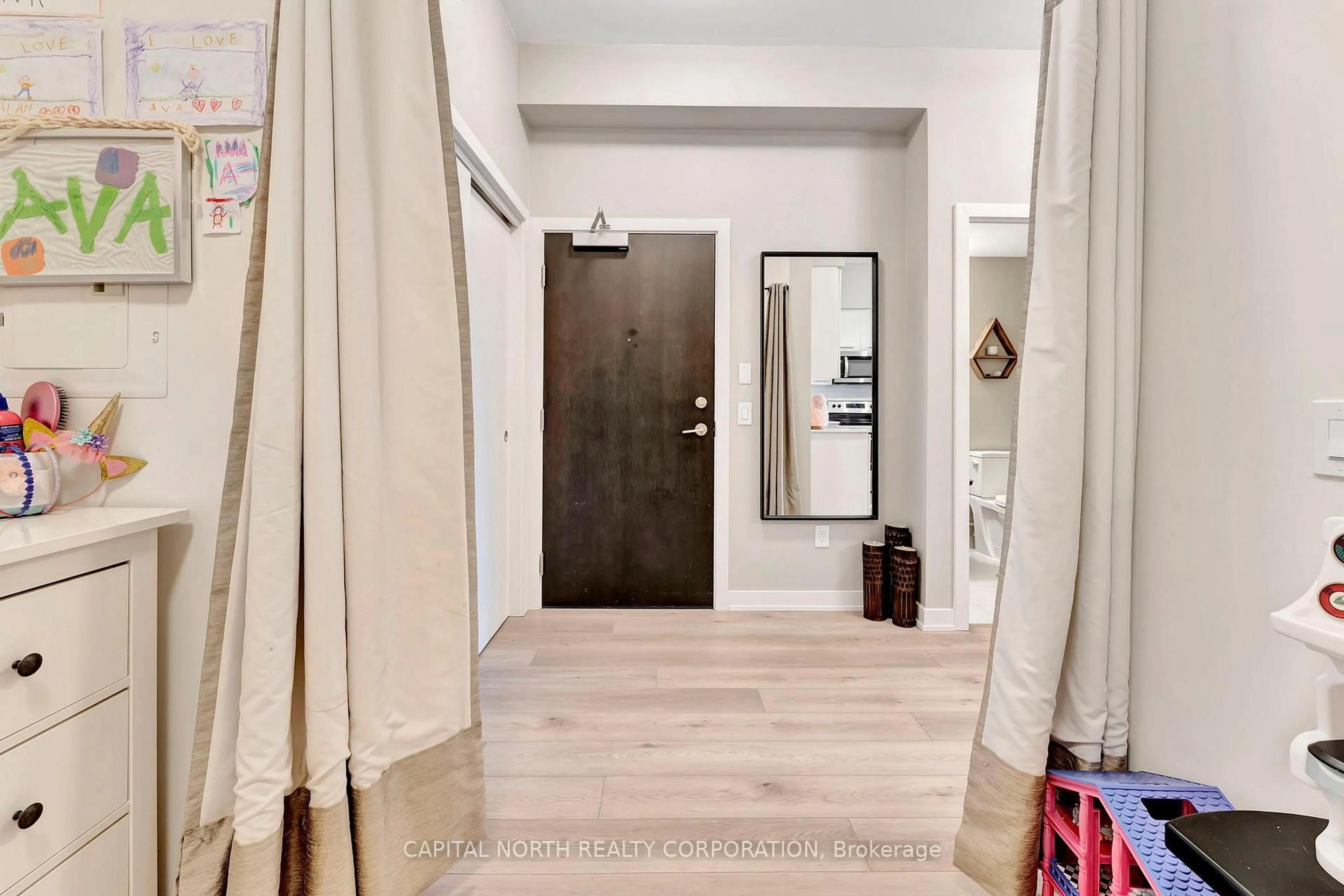 Indoor entryway for 385 Winston Rd #406, Grimsby Ontario L3M 0J3