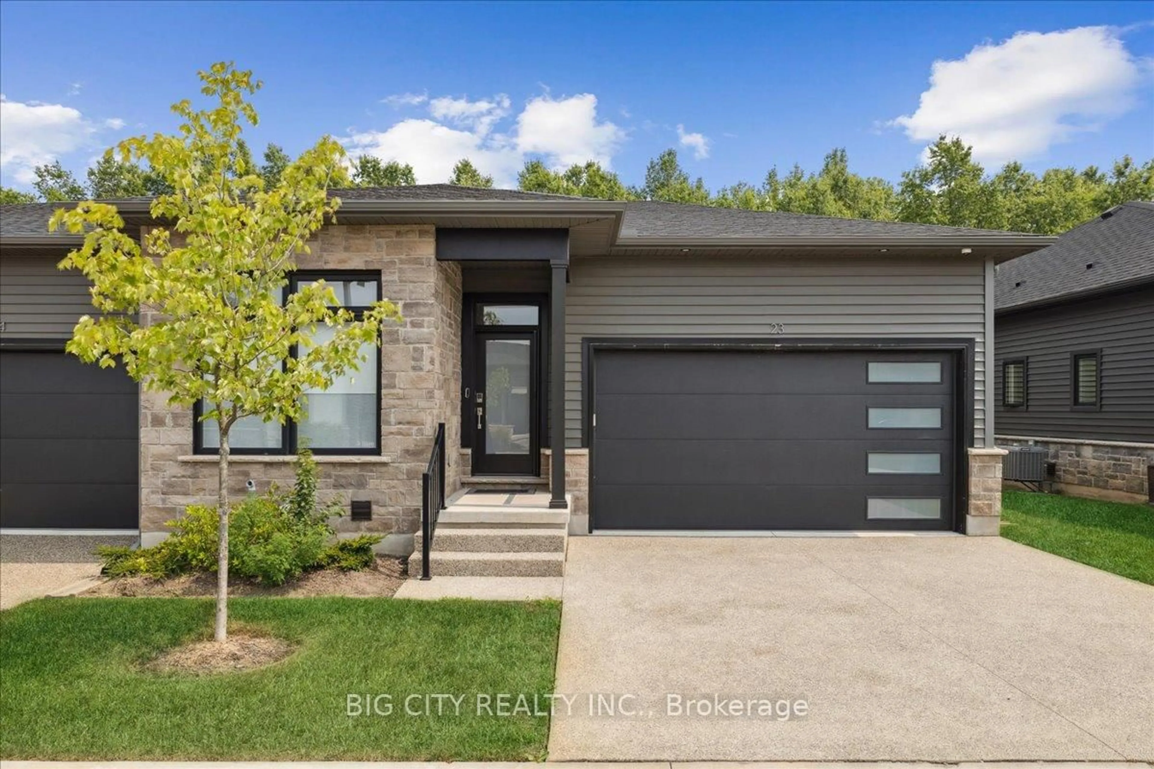 Home with brick exterior material, street for 9150 Willoughby Dr #23, Niagara Falls Ontario L2G 0Z5