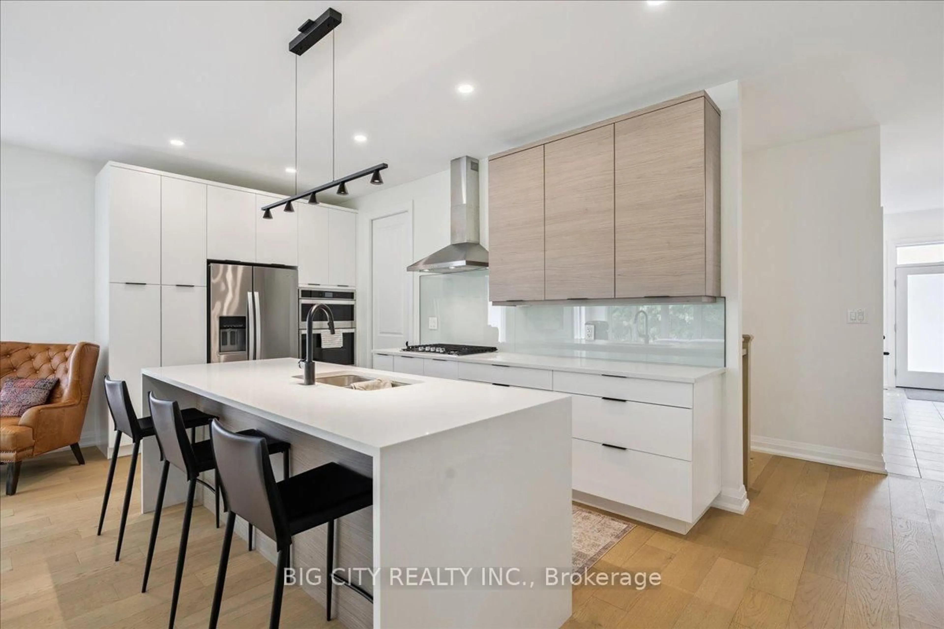 Contemporary kitchen, ceramic/tile floor for 9150 Willoughby Dr #23, Niagara Falls Ontario L2G 0Z5