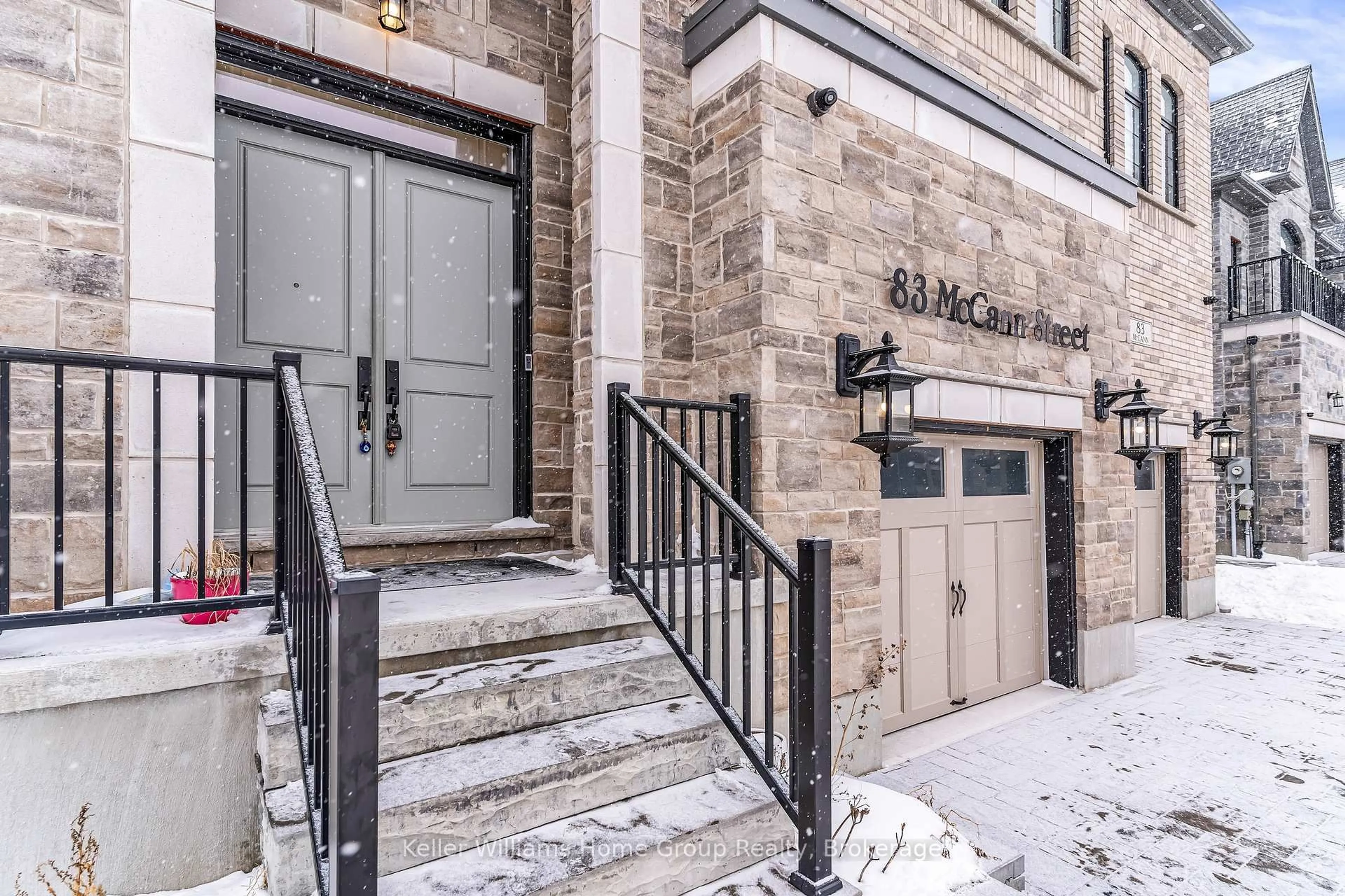 Indoor entryway for 83 MCCANN St, Guelph Ontario N1G 0A8