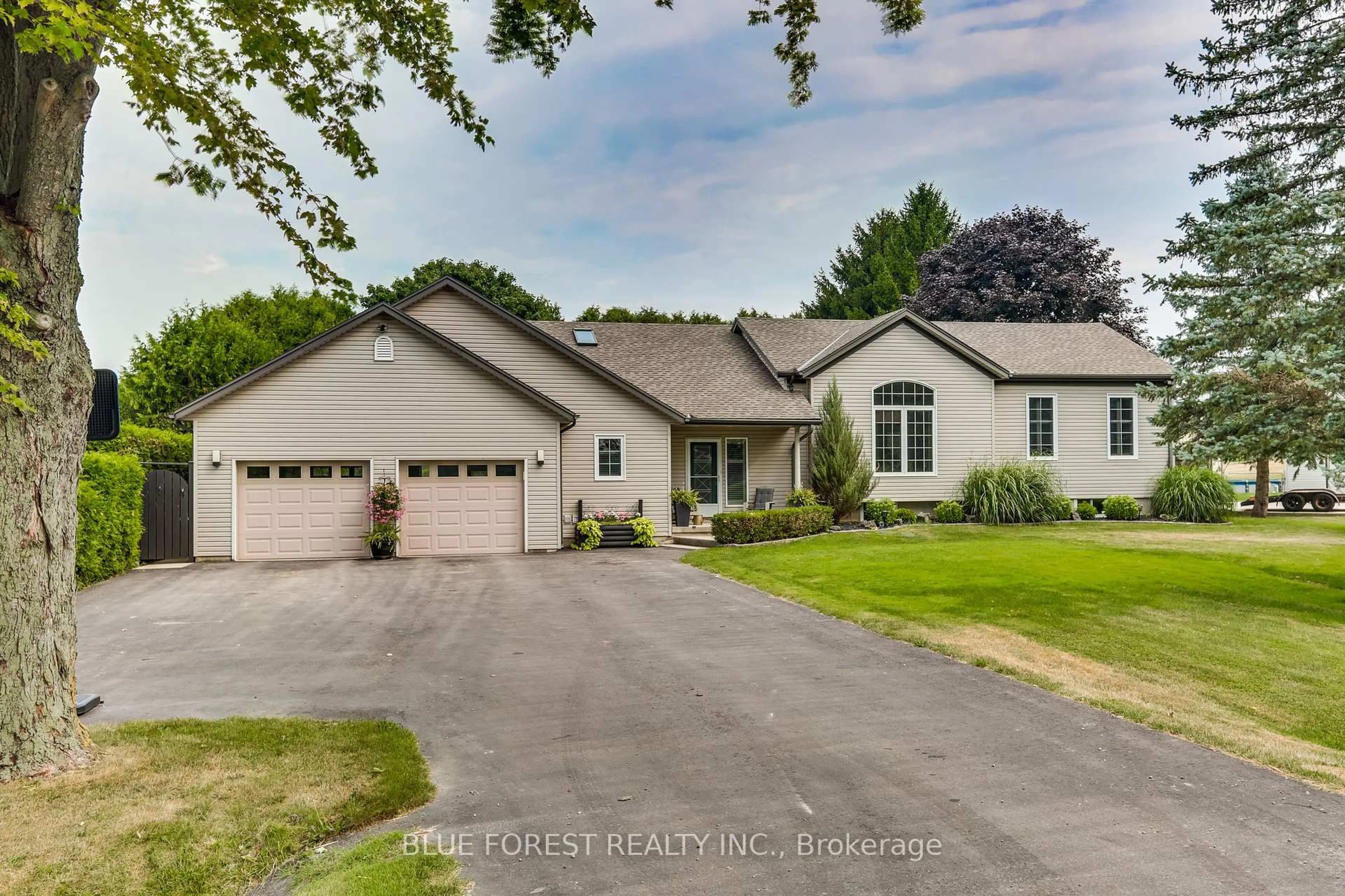 A pic from outside/outdoor area/front of a property/back of a property/a pic from drone, street for 16916 Evelyn Dr, Thames Centre Ontario N0M 2P0