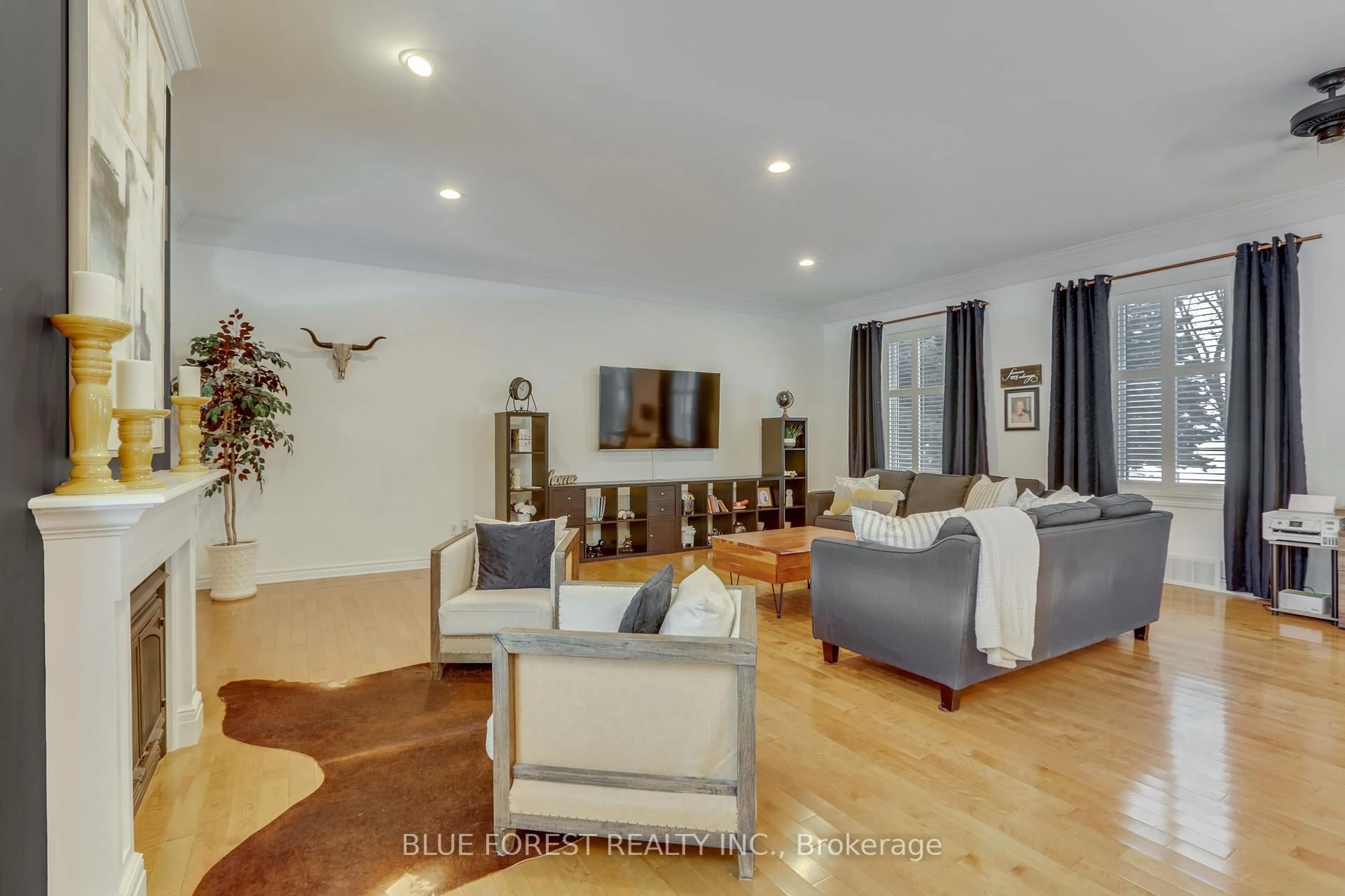 Living room with furniture, unknown for 16916 Evelyn Dr, Thames Centre Ontario N0M 2P0