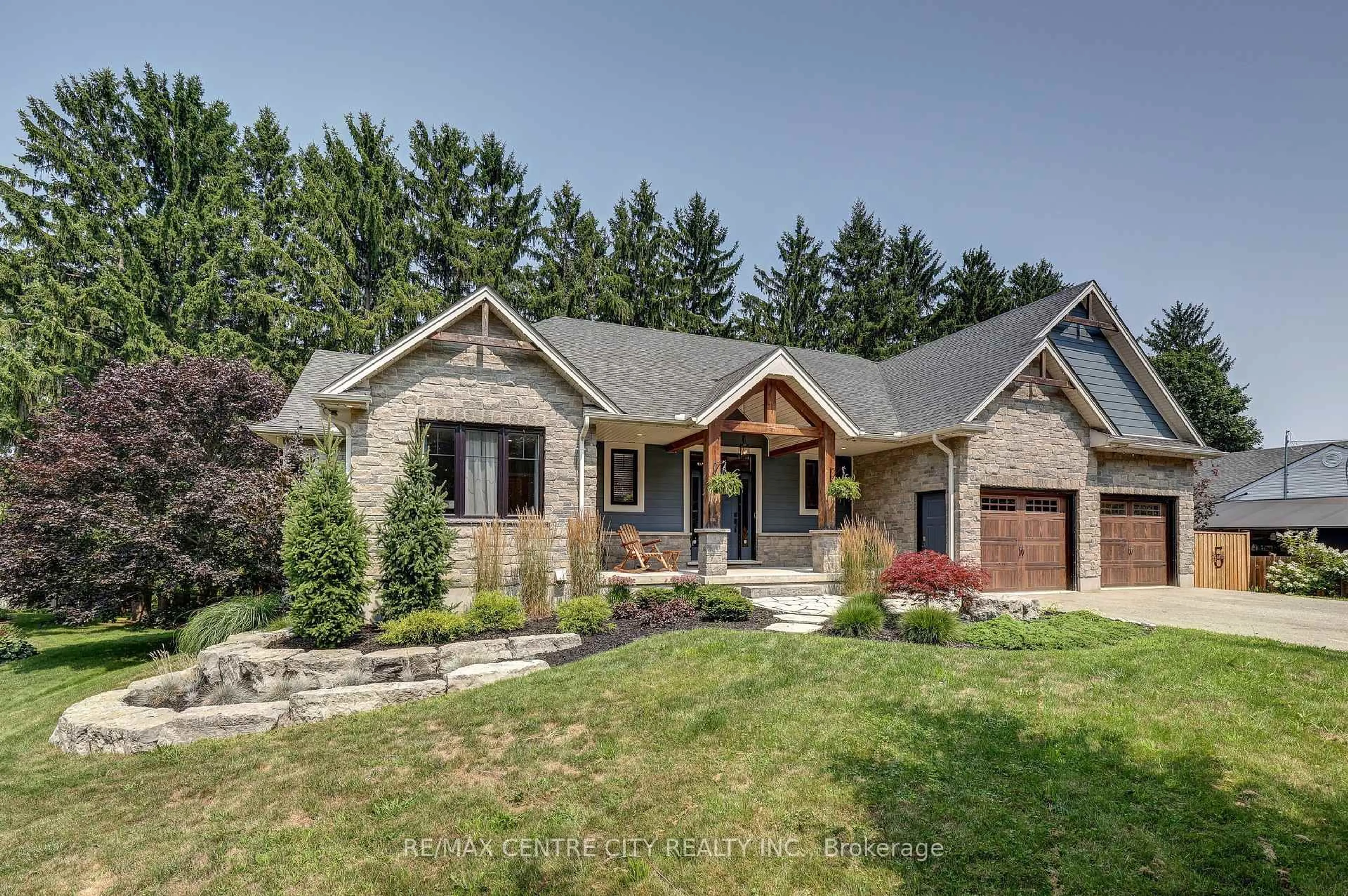 Home with brick exterior material, unknown for 4799 Sunset Rd, Central Elgin Ontario N5L 1J1
