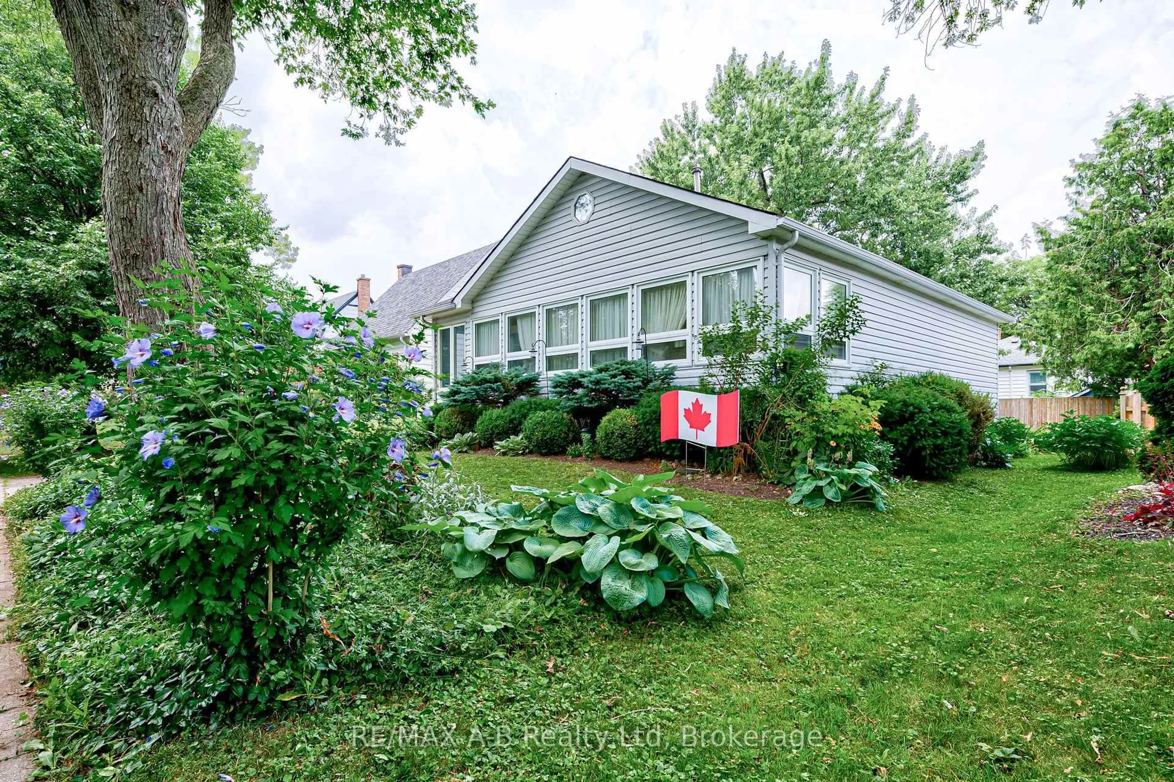 A pic from outside/outdoor area/front of a property/back of a property/a pic from drone, unknown for 58 Normandy Dr, Stratford Ontario N5A 6A5