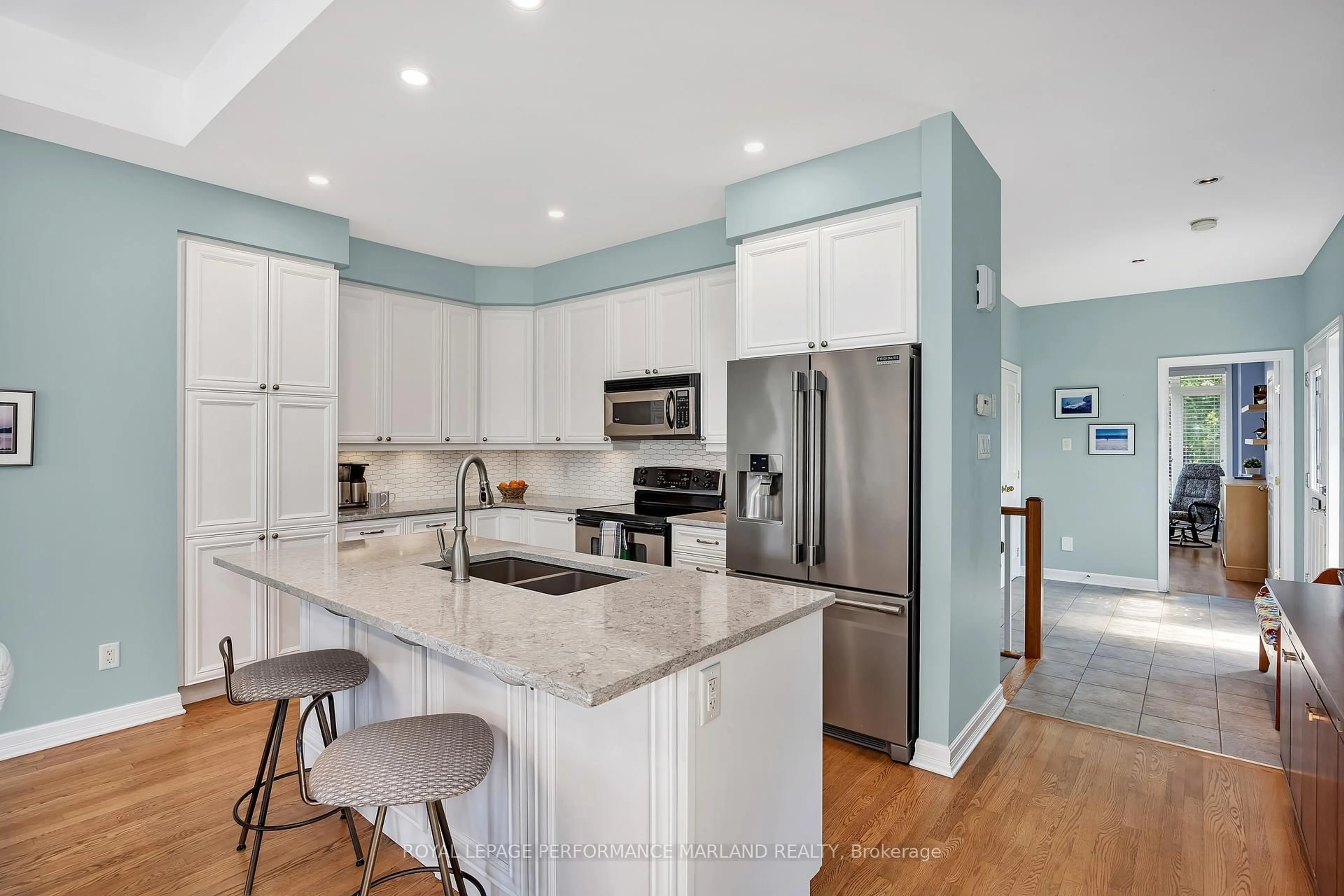 Open concept kitchen, ceramic/tile floor for 118 Manorhill Private, Ottawa Ontario K1H 2J4