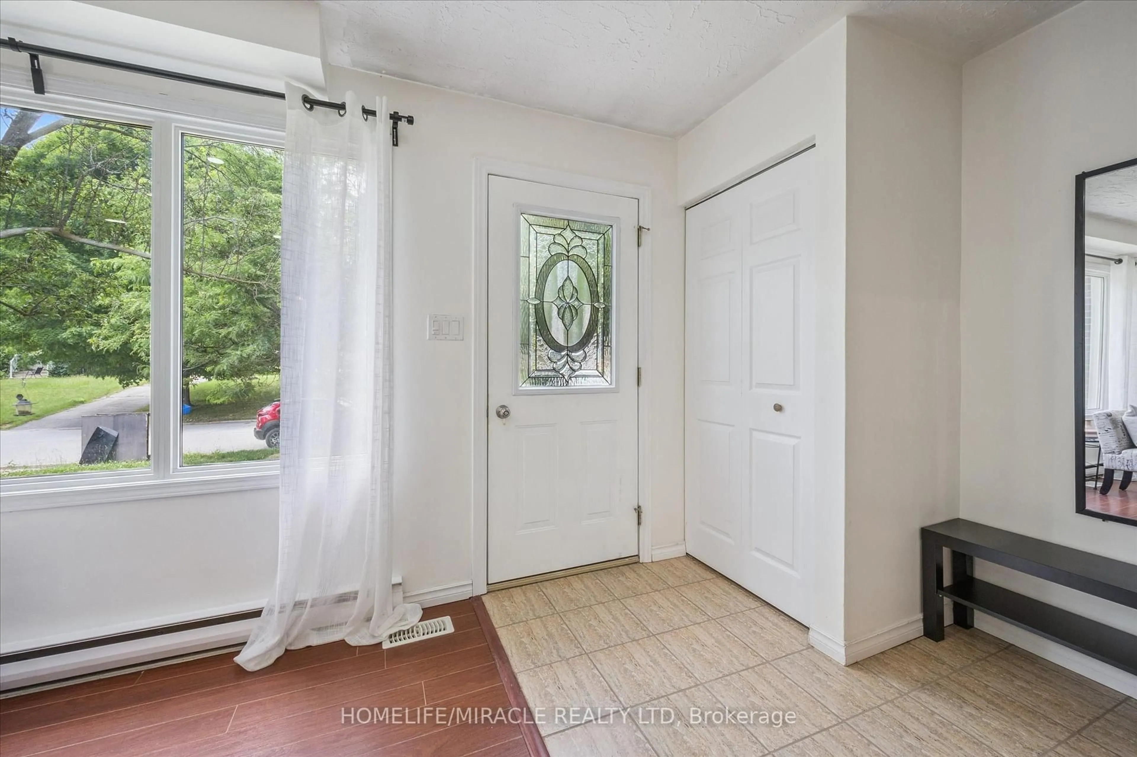 Indoor entryway for 187 A Cedarvale Cres, Waterloo Ontario N2L 4T3