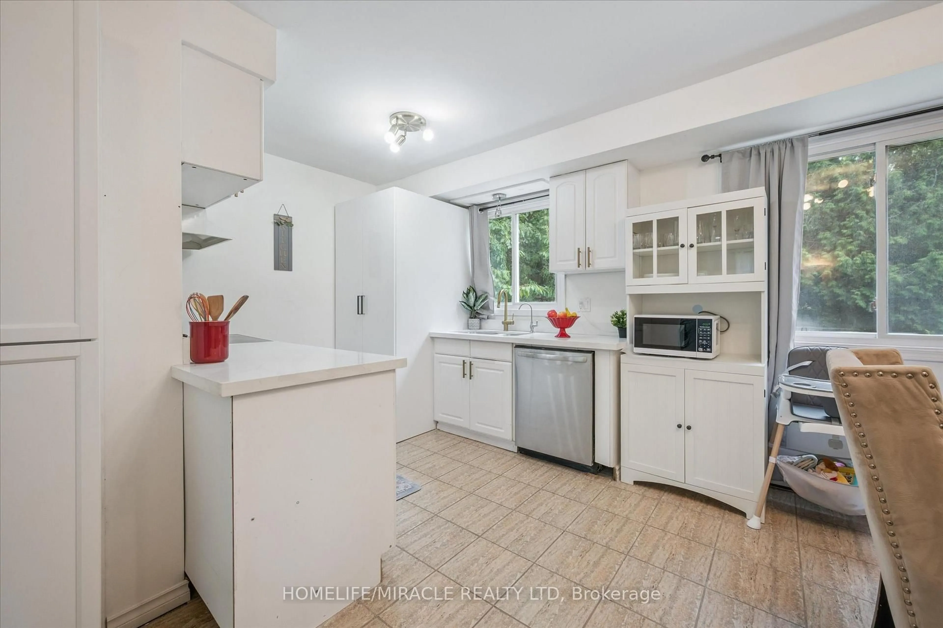 Standard kitchen, ceramic/tile floor for 187 A Cedarvale Cres, Waterloo Ontario N2L 4T3