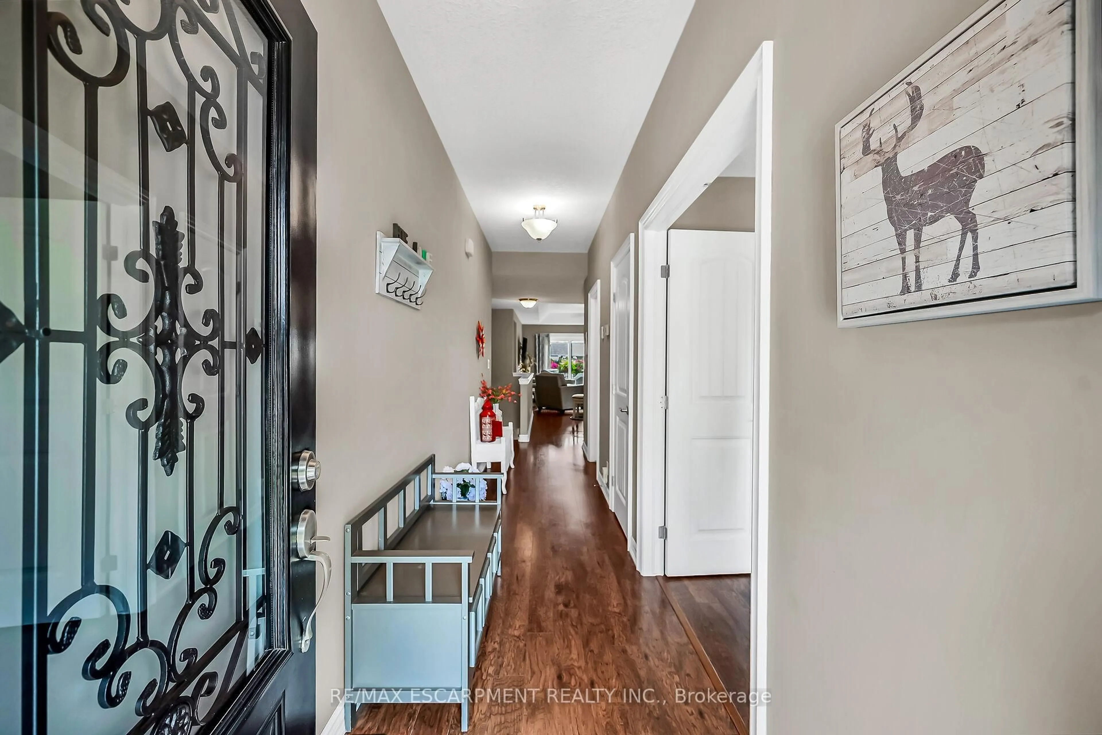 Indoor entryway for 726 St George St, Norfolk Ontario N0A 1N0