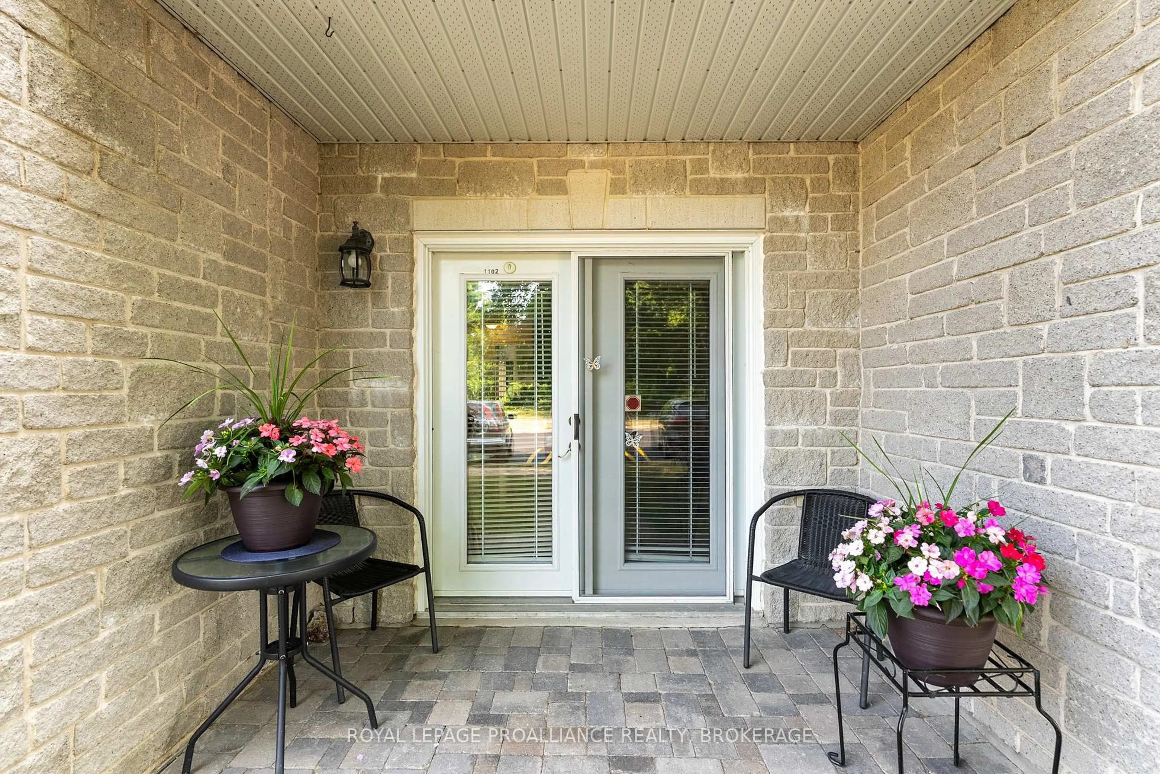 Patio, street for 237 Oak St #1102, Gananoque Ontario K7G 2R5