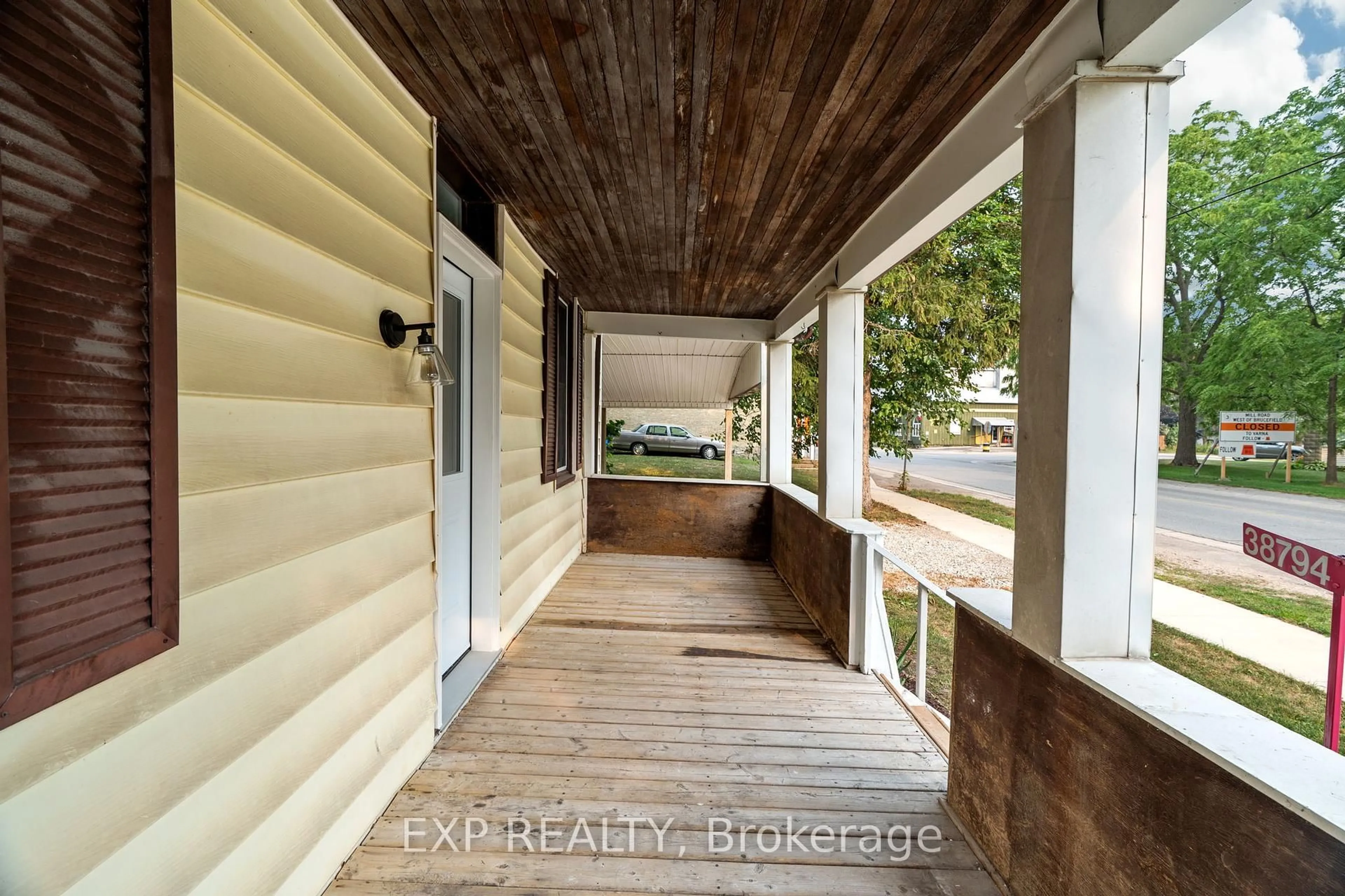 Indoor entryway for 38794 Mill Rd, Bluewater Ontario N0M 2R0