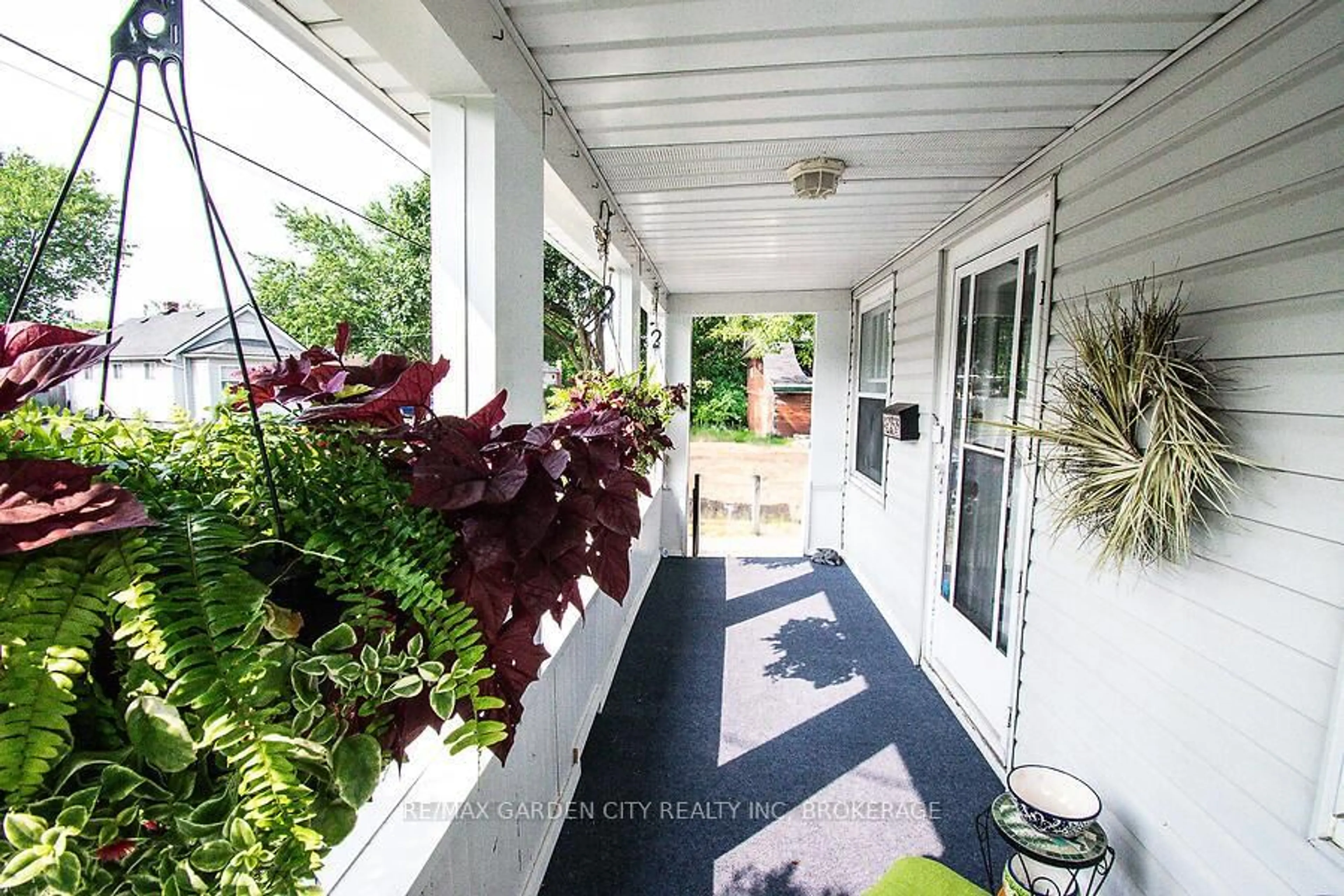 Unknown for 25 Garnet St, St. Catharines Ontario L2M 5E7