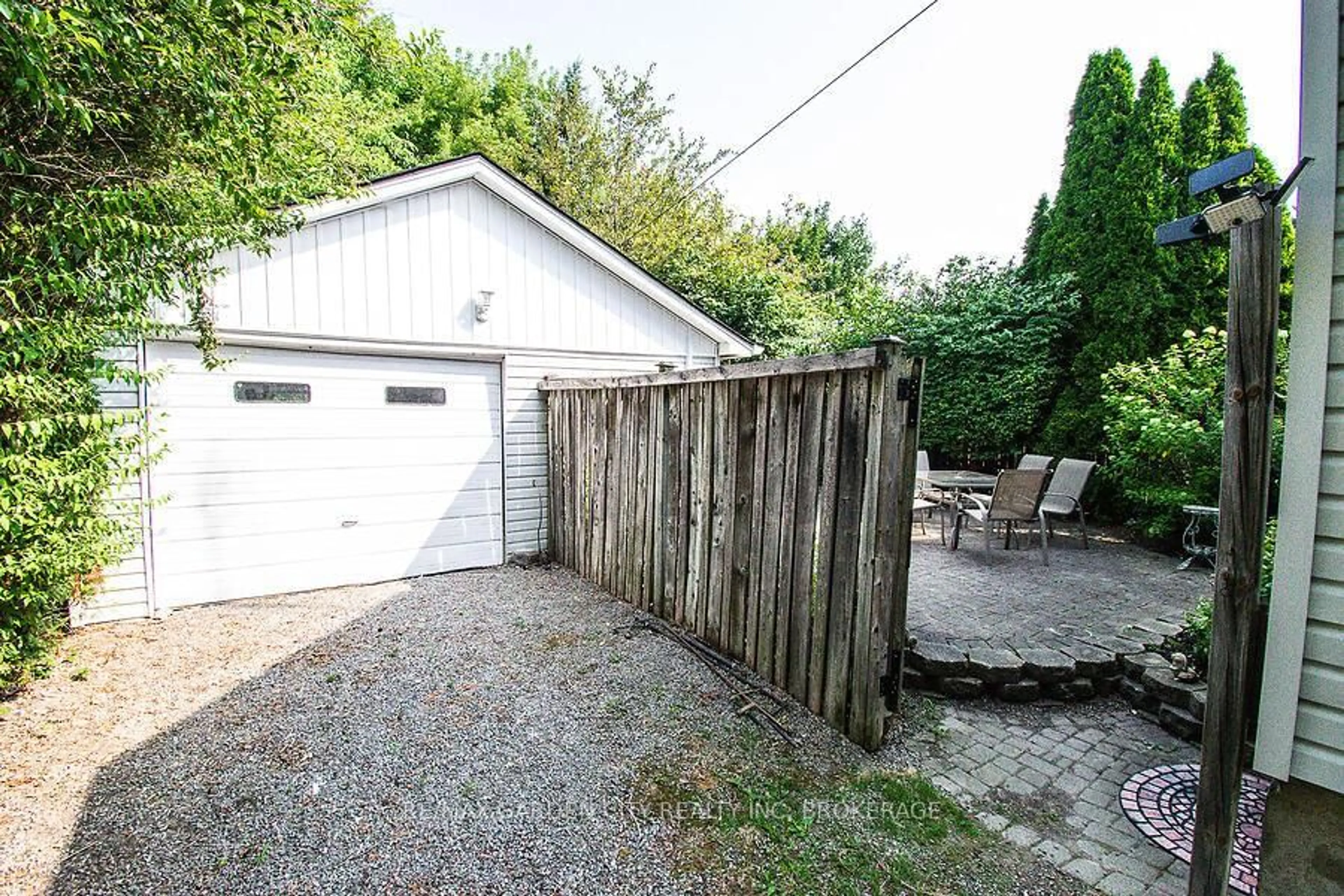 Patio, street for 25 Garnet St, St. Catharines Ontario L2M 5E7
