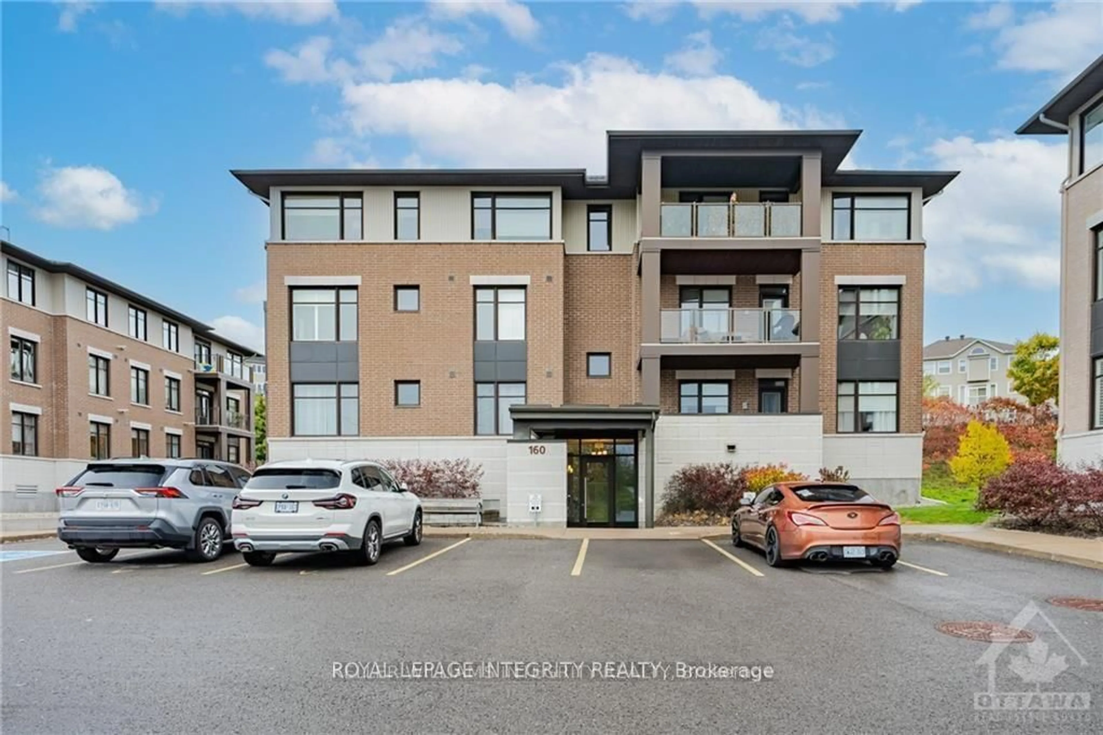 A pic from outside/outdoor area/front of a property/back of a property/a pic from drone, building for 160 GUELPH Private, Ottawa Ontario K2T 0C3