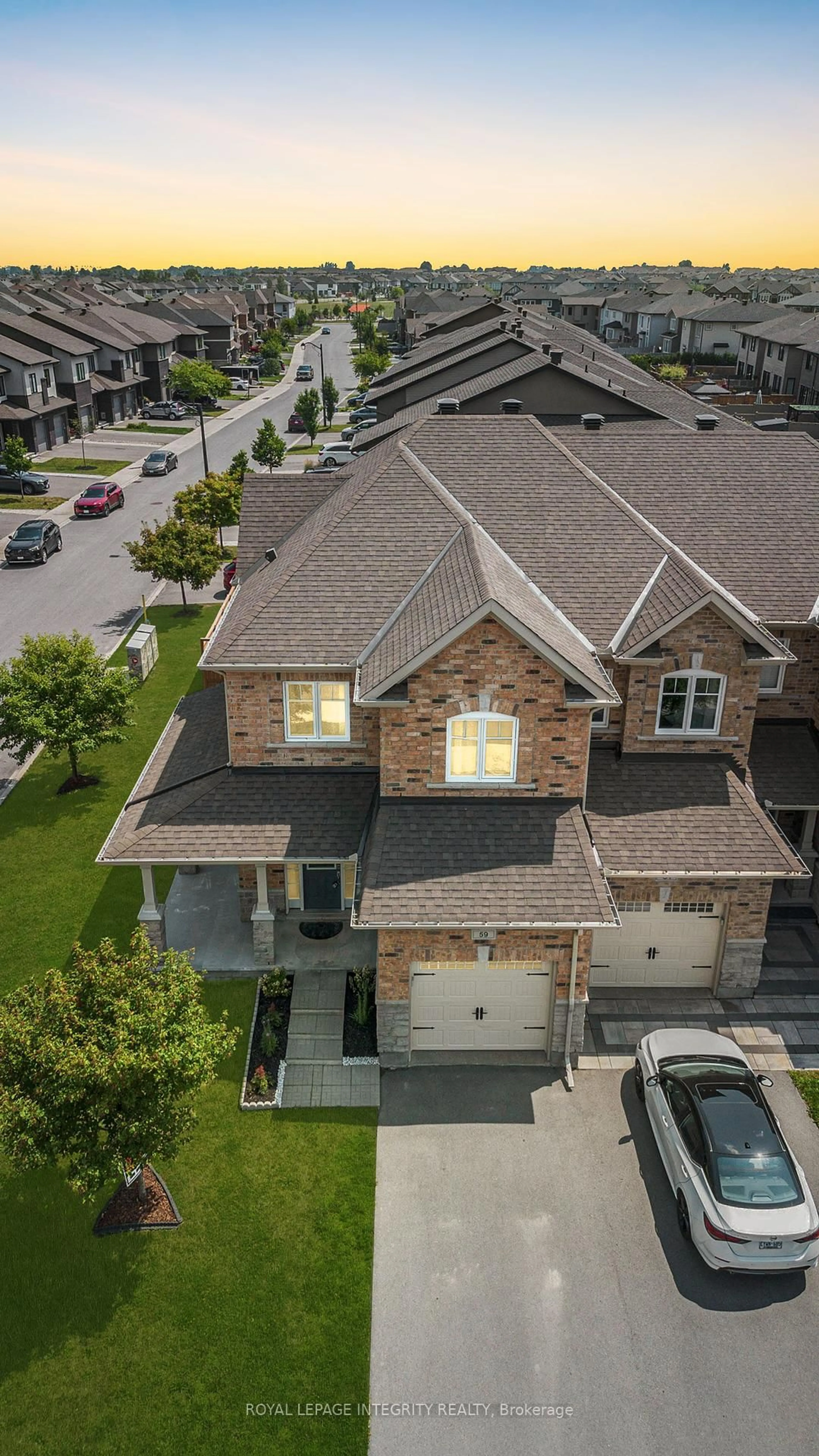 A pic from outside/outdoor area/front of a property/back of a property/a pic from drone, street for 59 Tapadero Ave, Ottawa Ontario K2V 0E1