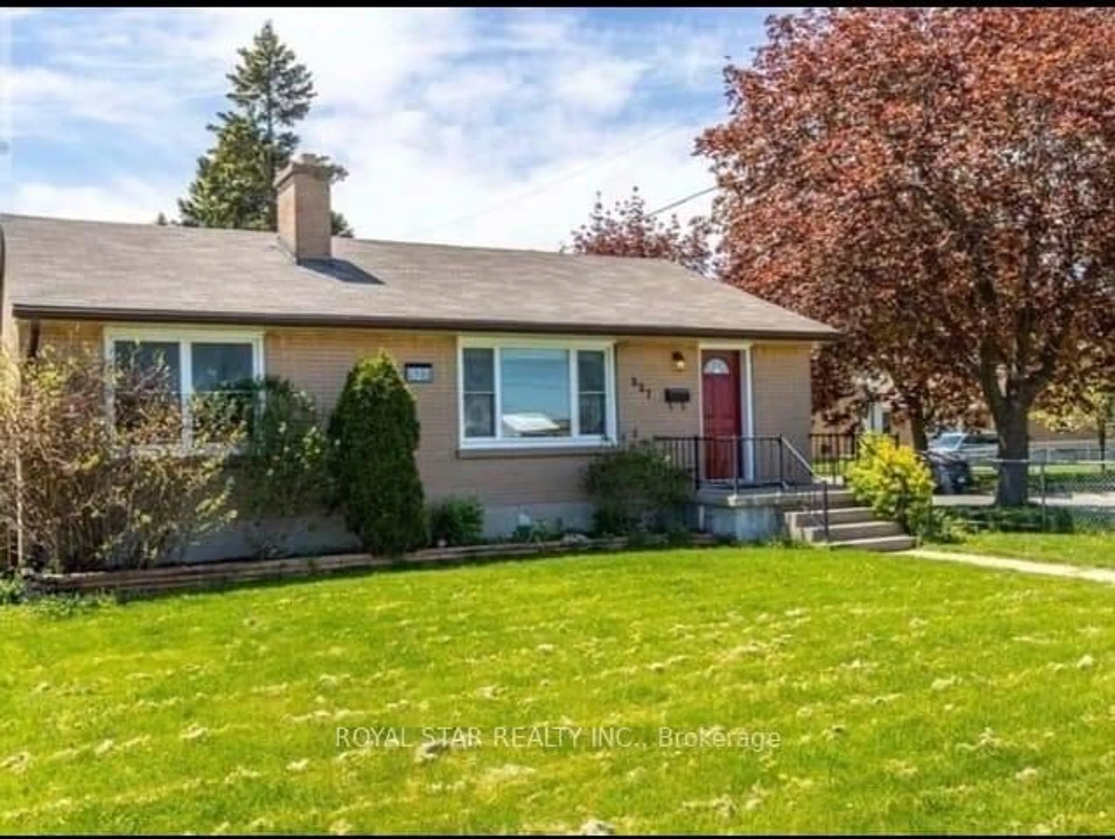 Home with vinyl exterior material, street for 527 Clarke Rd, London East Ontario N5V 2C9