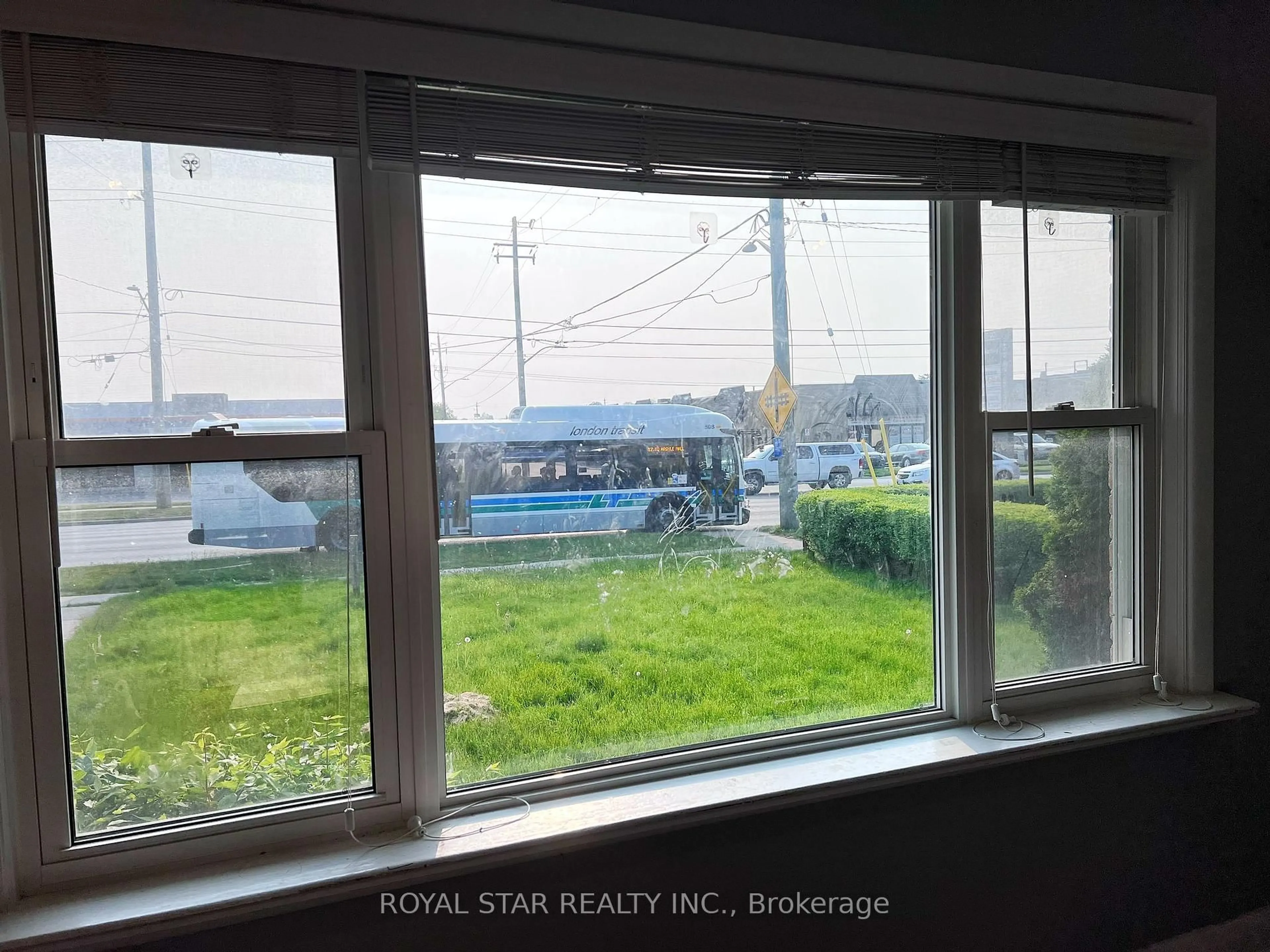 A pic of a room for 527 Clarke Rd, London East Ontario N5V 2C9